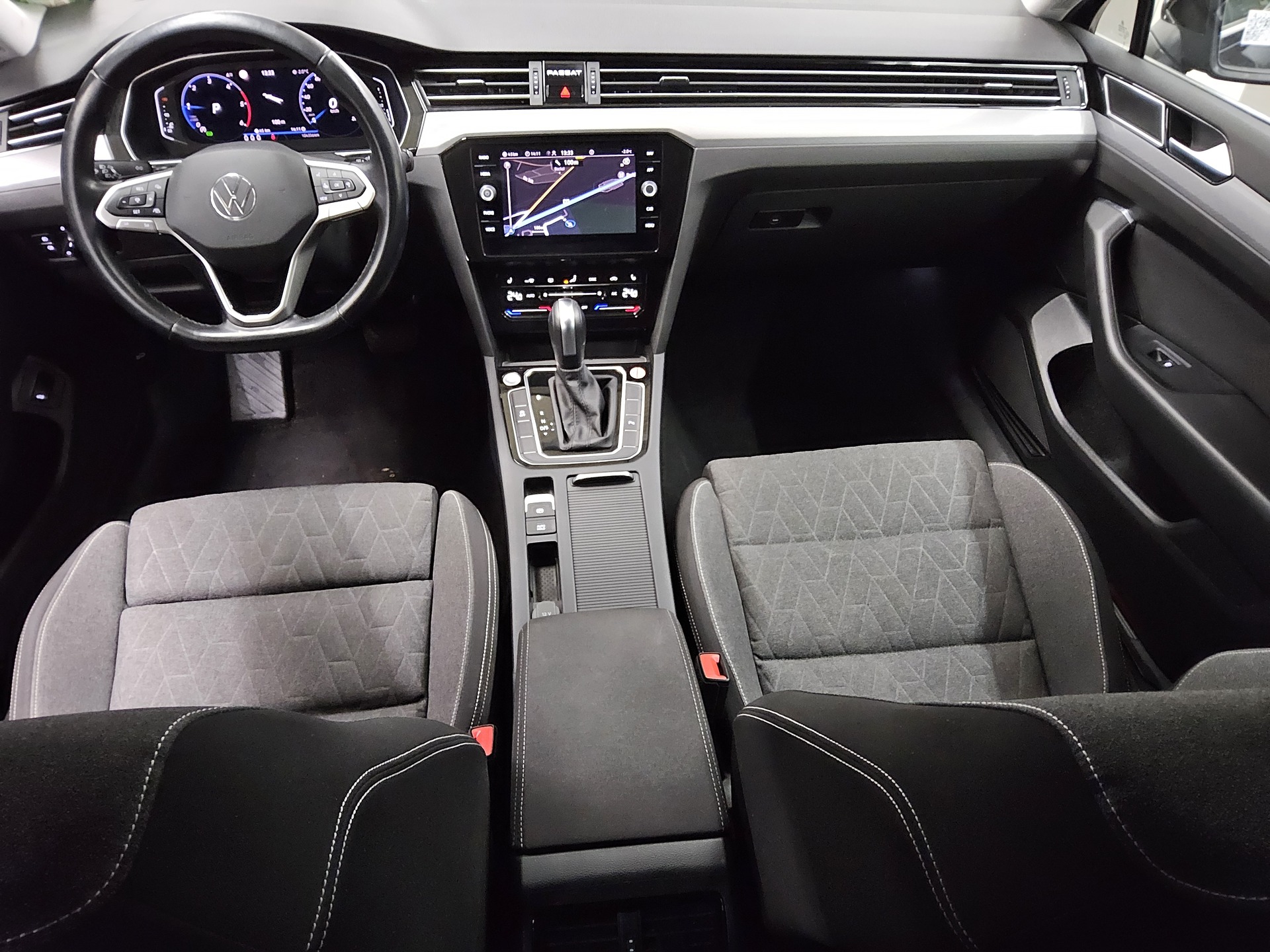 Volkswagen Passat Var. 2.0 TDI Business Navi LED AID RFK 5