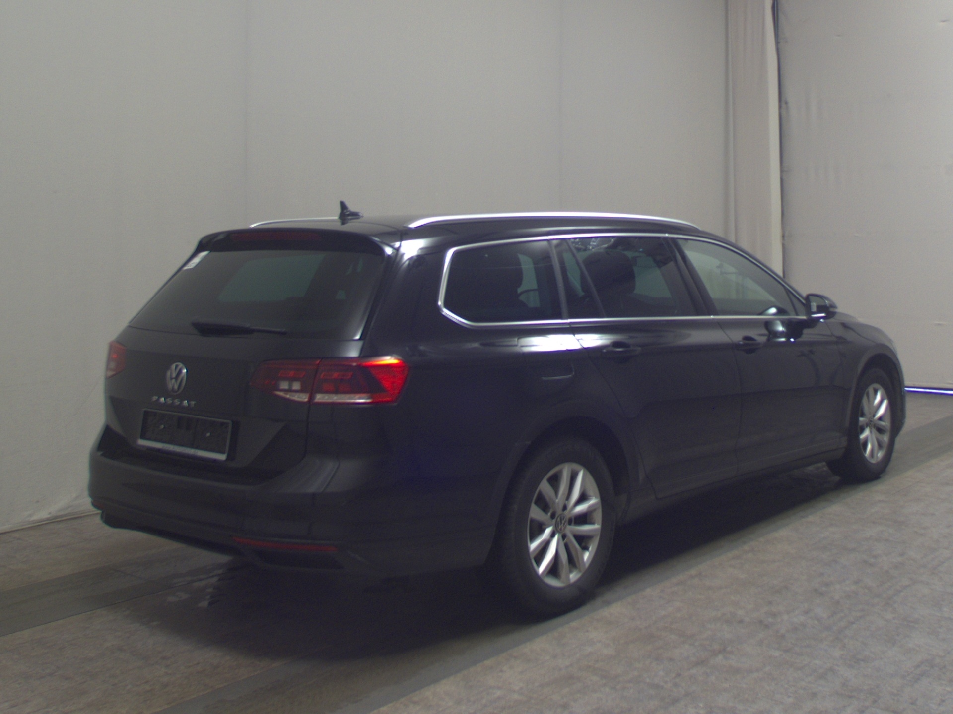 Volkswagen Passat Var. 2.0 TDI Business Navi LED AID RFK 4