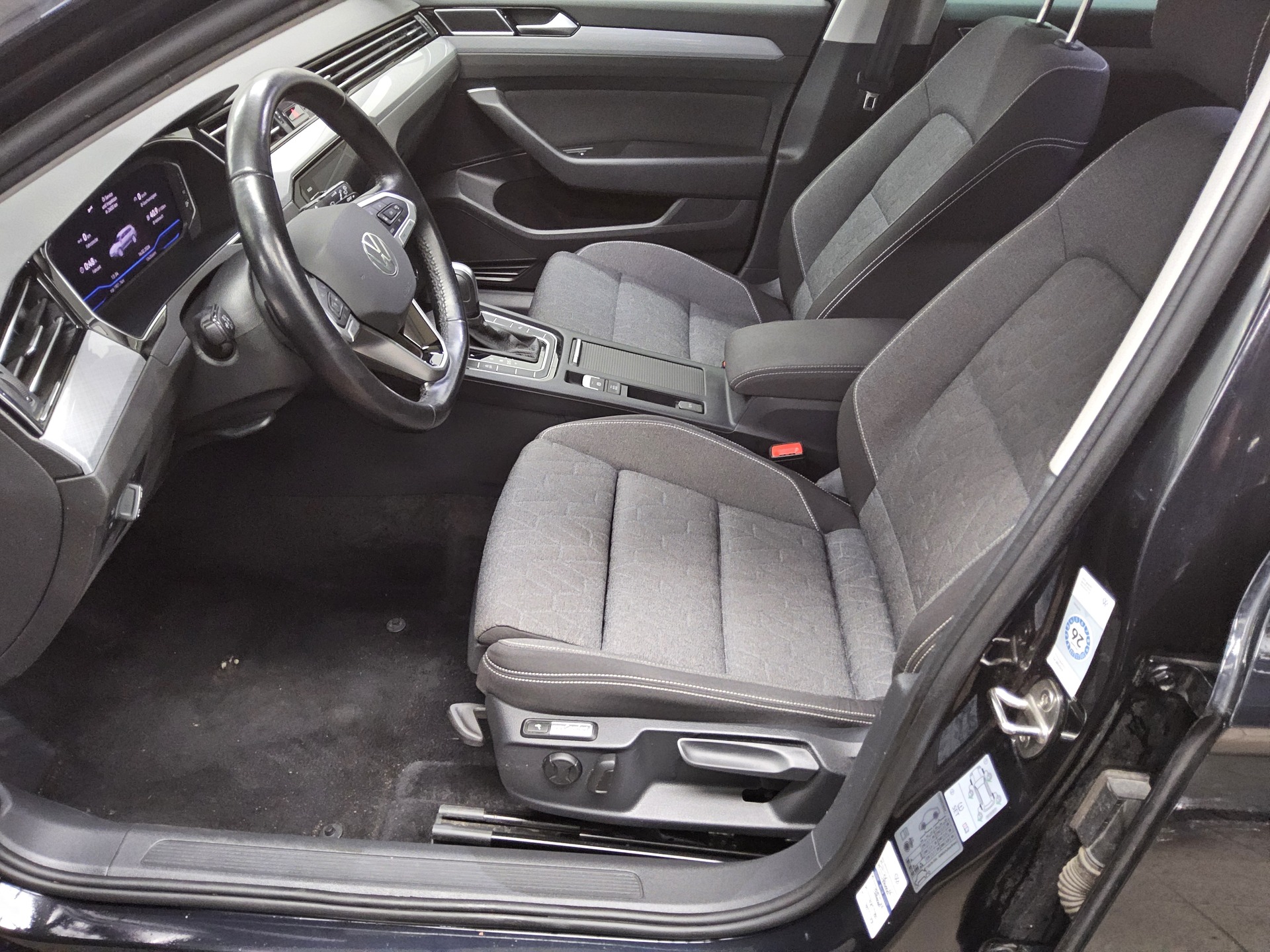 Volkswagen Passat Var. 2.0 TDI Business Navi LED AID RFK 9