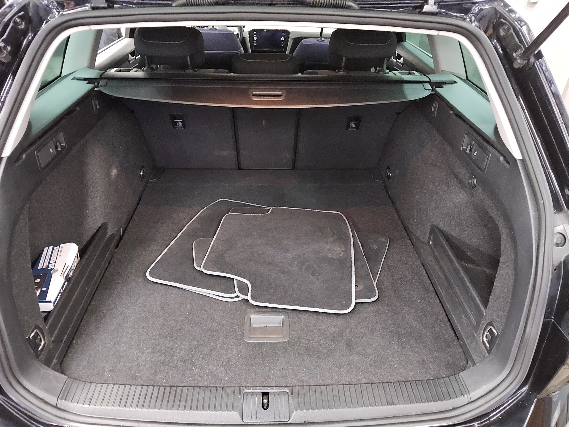 Volkswagen Passat Var. 2.0 TDI Business Navi LED AID RFK 12