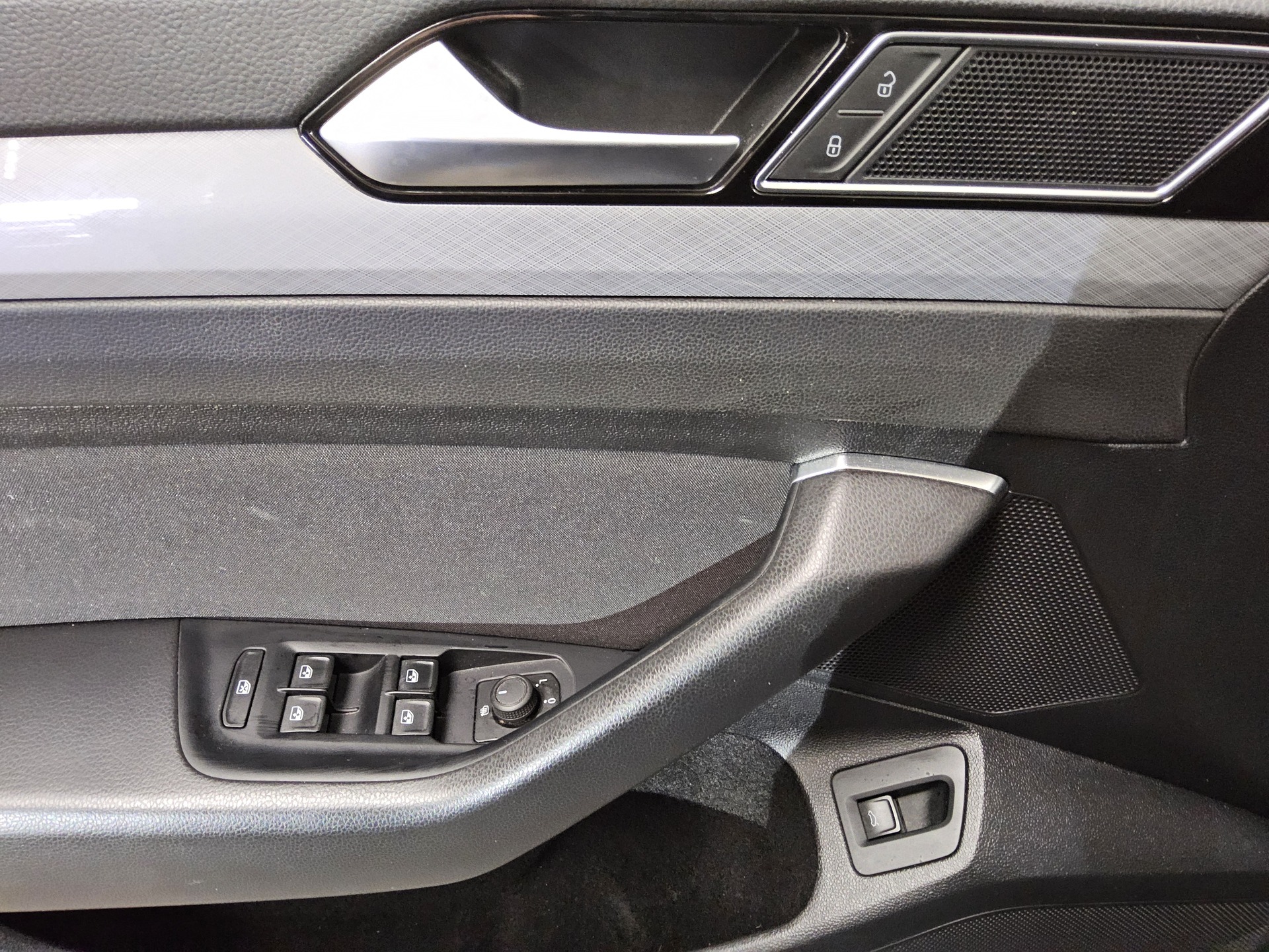 Volkswagen Passat Var. 2.0 TDI Business Navi LED AID RFK 10