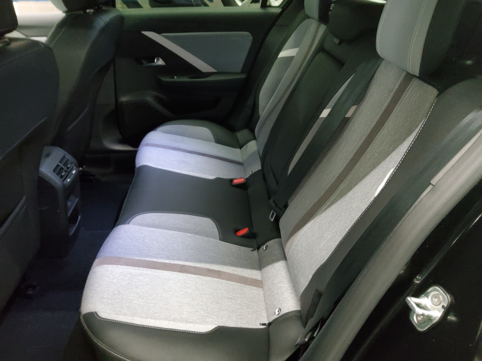 Opel Astra ST 1.5 D Elegance Navi LED Kamera 13