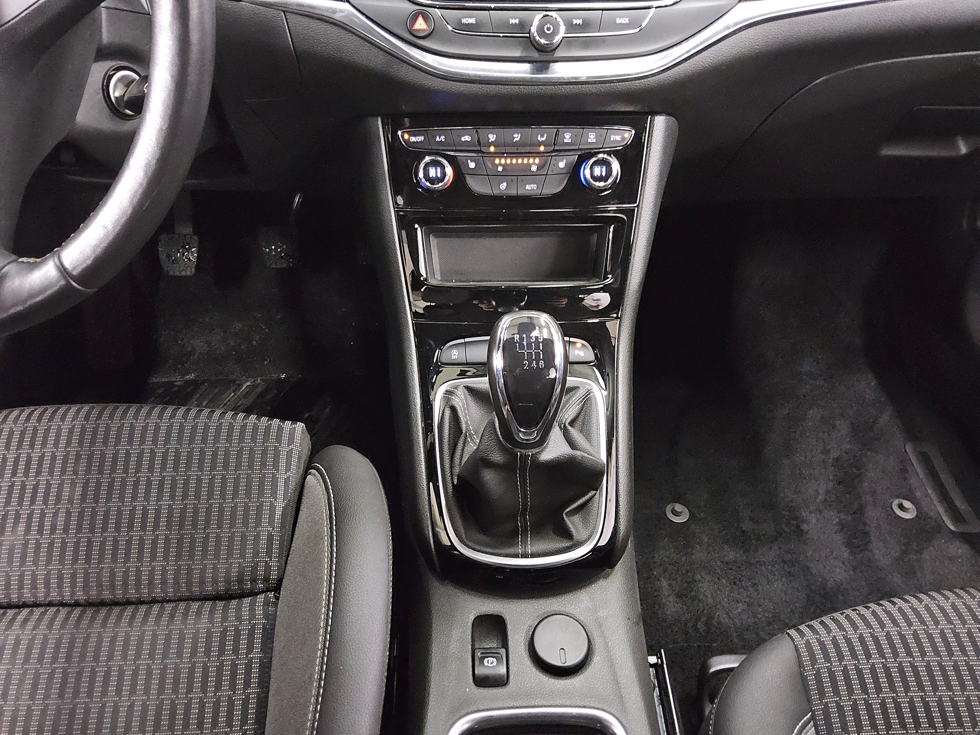 Opel Astra ST 1.5 D Business Ed. T-Leder Navi LED PDC 6