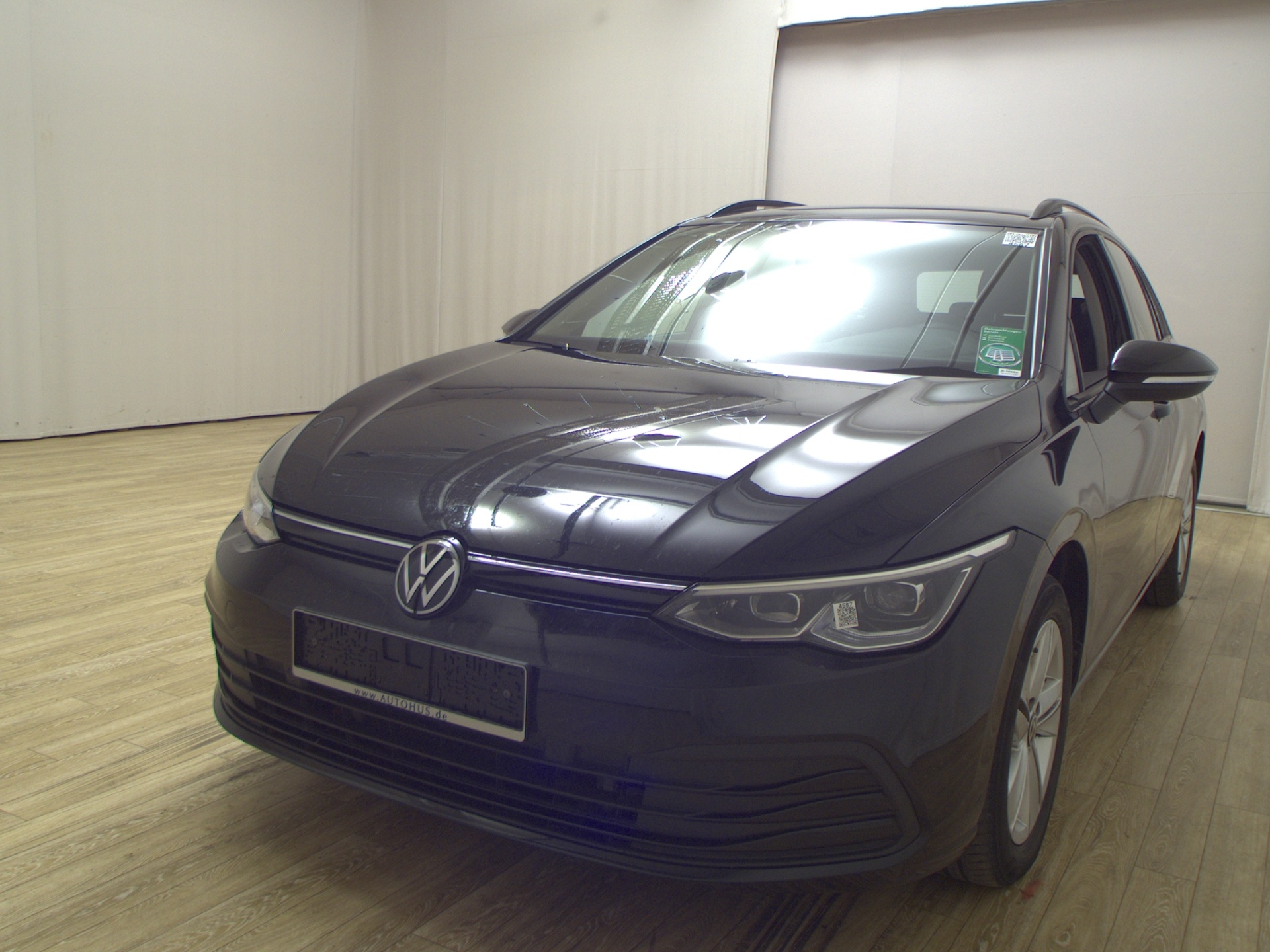 Volkswagen Golf-8 Var. 2.0 TDI Life Navi DC LED+ ACC 2