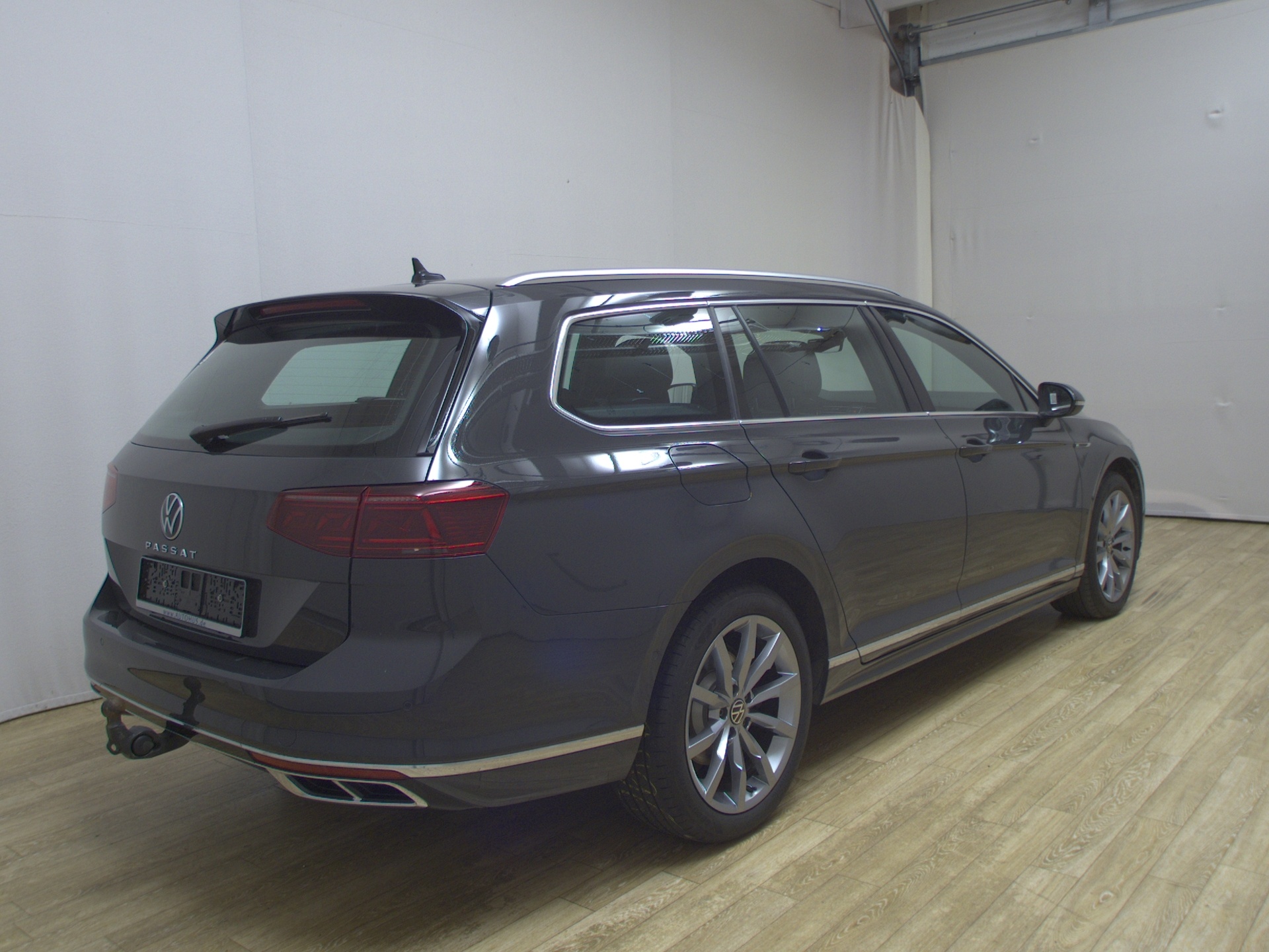 Volkswagen Passat Var. 2.0 TDI R-Line Leder Navi Matrix AHK 4