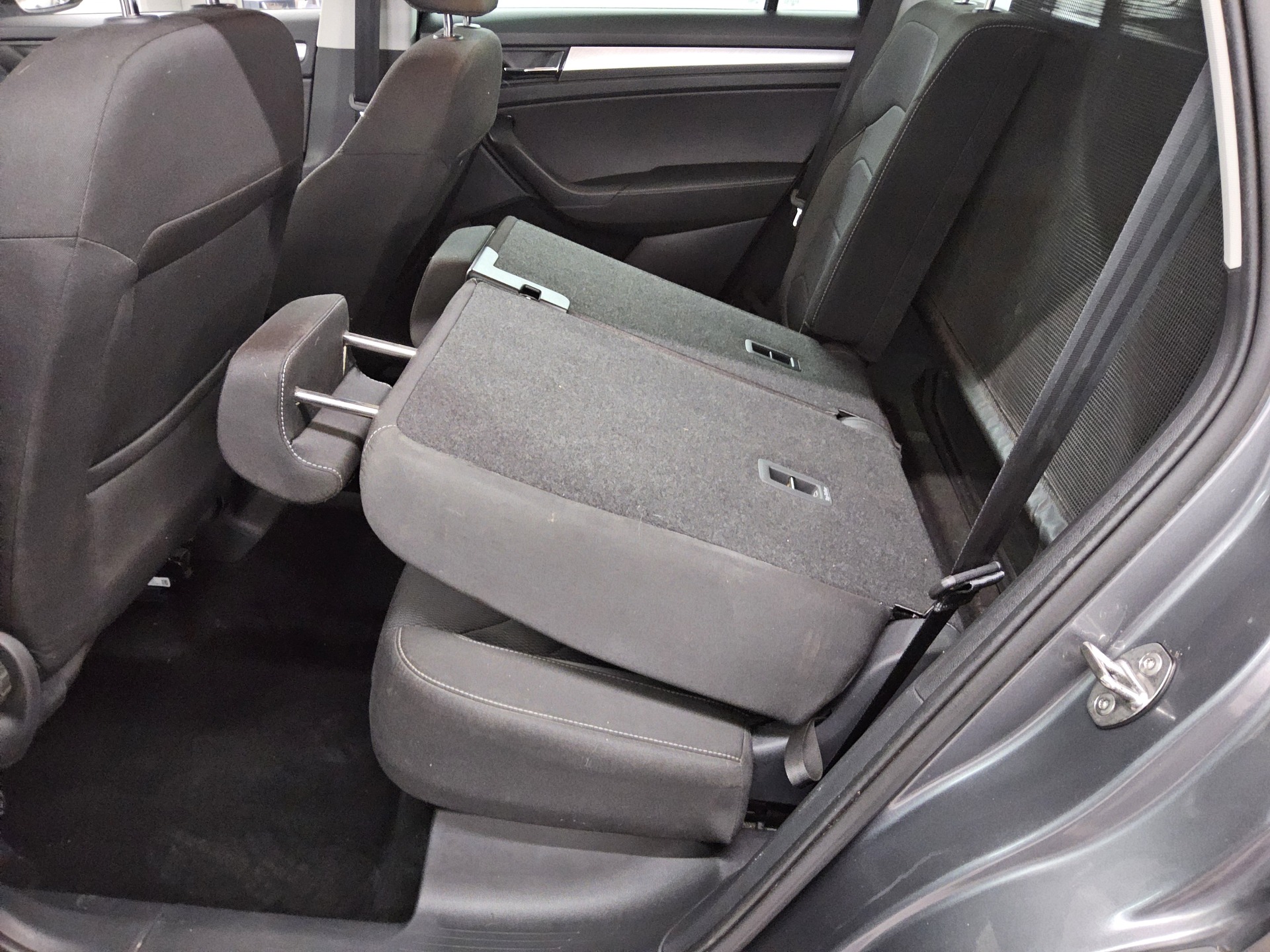 Skoda Kodiaq 2.0 TDI Ambition Nav vc LED AHK ACC StHzg 13