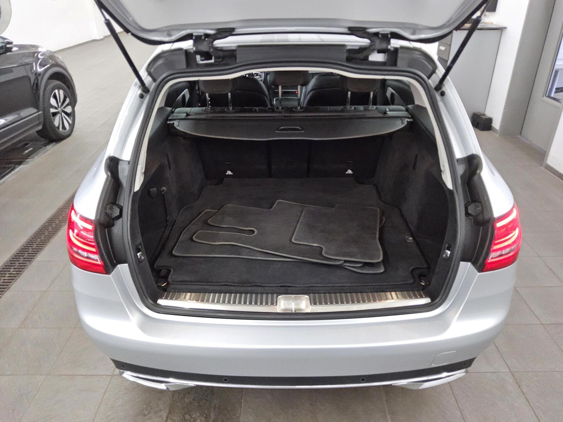 Mercedes-Benz C 200 T Avantgarde Navi LED PDC SHZ 11