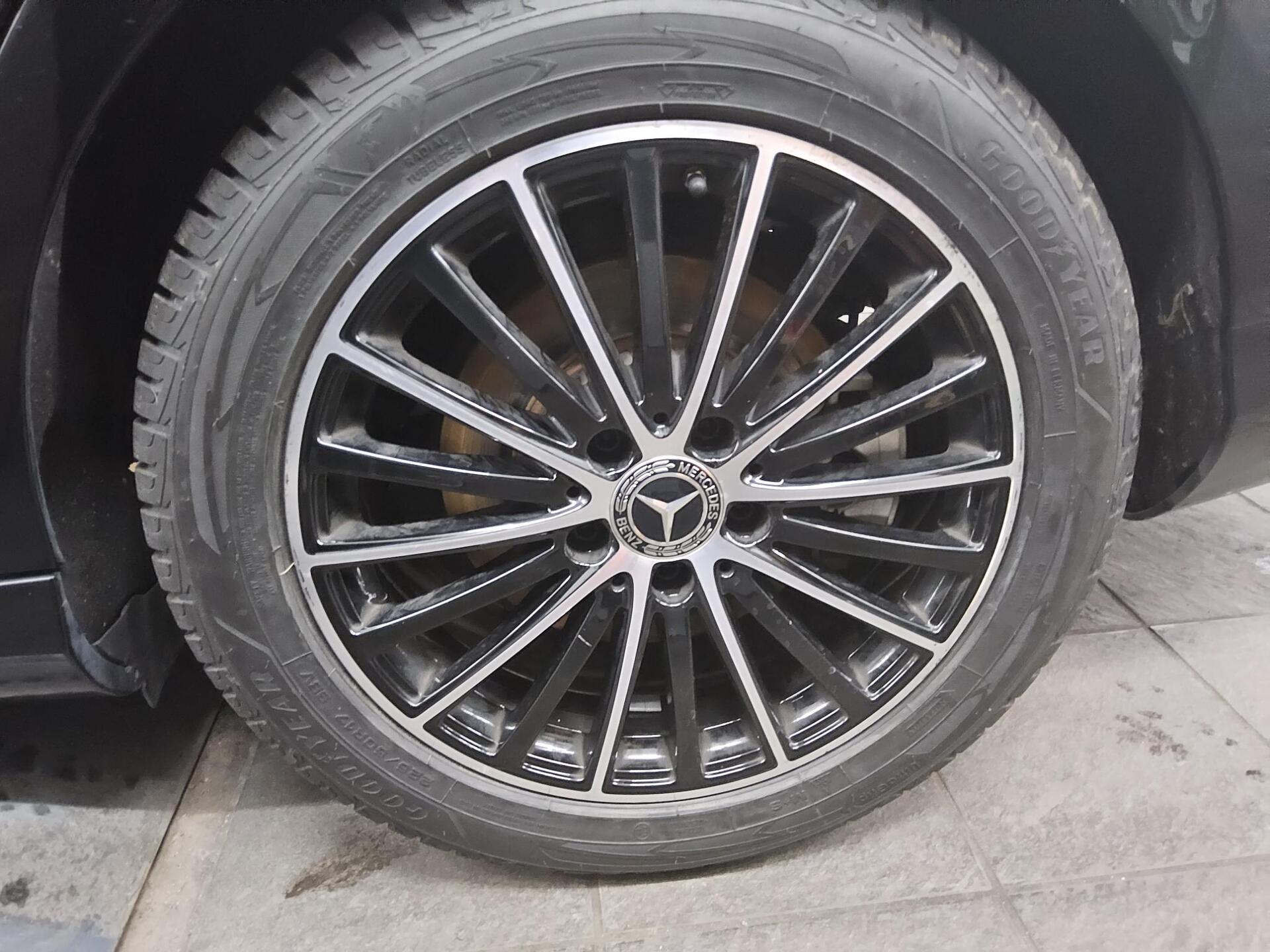 Mercedes-Benz C 300 Avantgarde LED Shz Tempomat 10