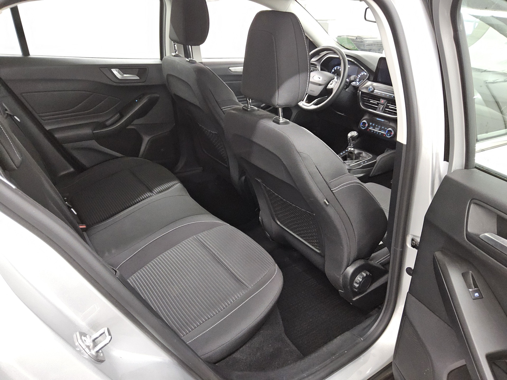 Ford Focus Turnier 1.0 EB Titanium Navi LED RFK Shz 13