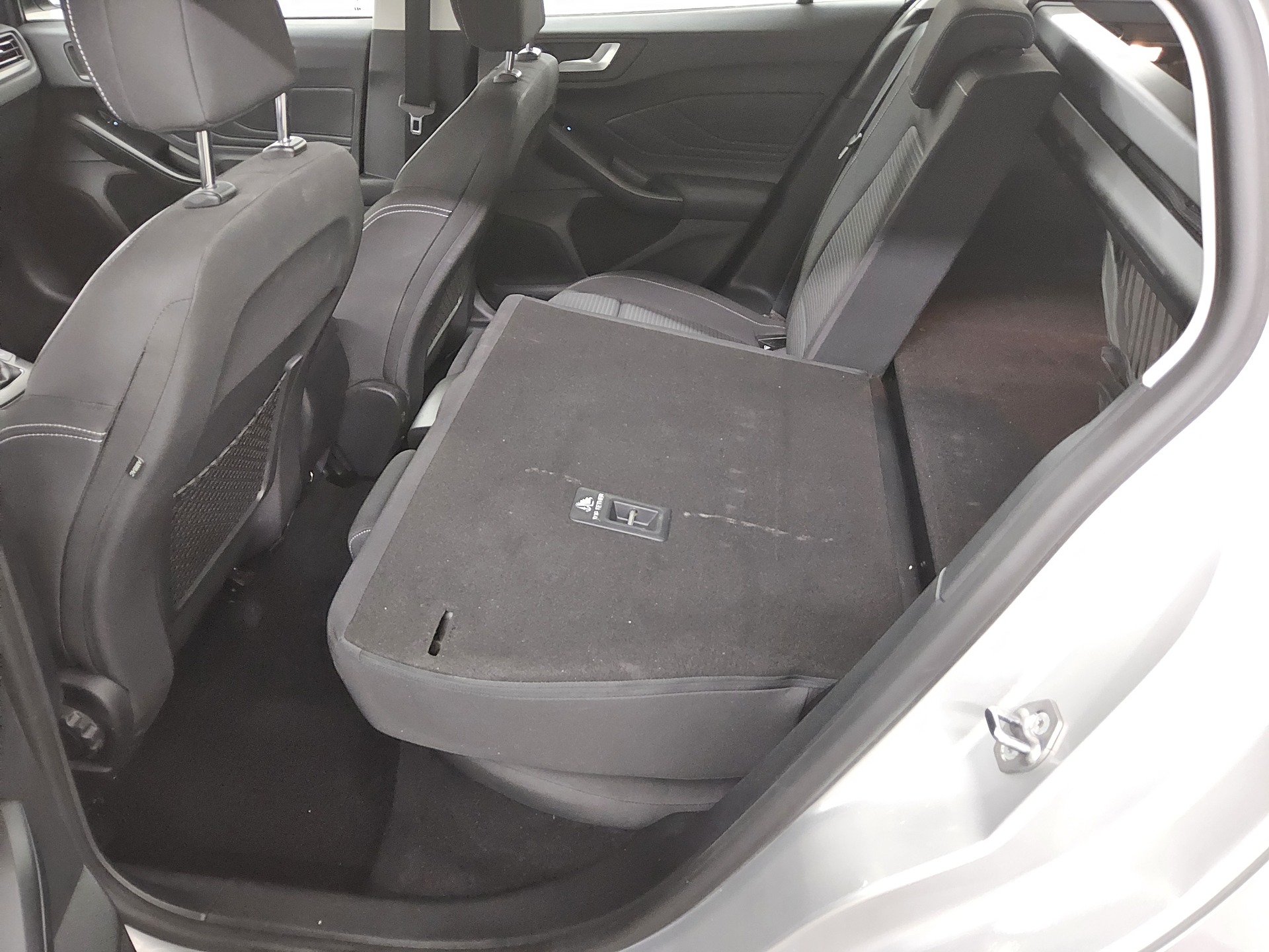 Ford Focus Turnier 1.0 EB Titanium Navi LED RFK Shz 12