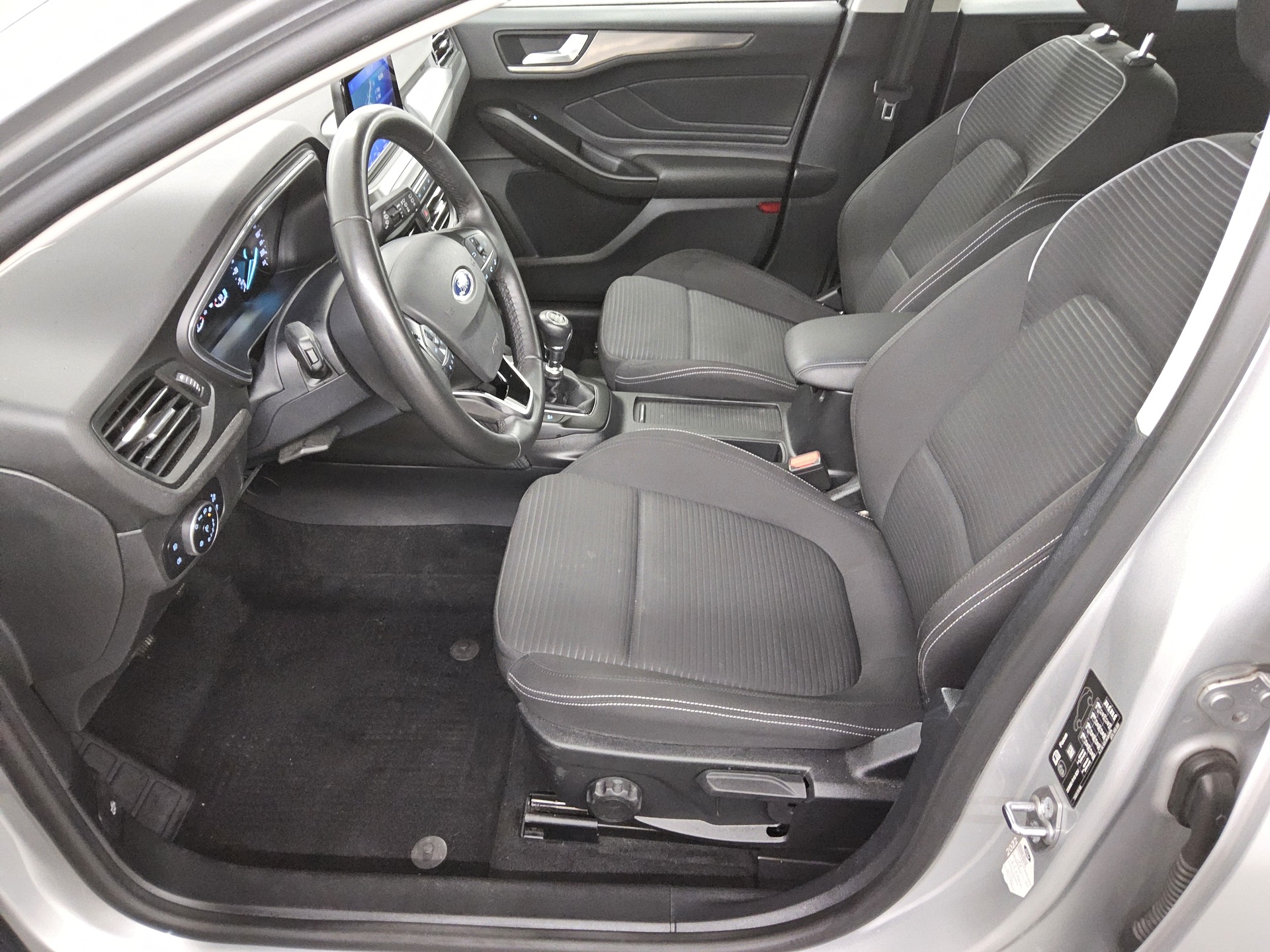 Ford Focus Turnier 1.0 EB Titanium Navi LED RFK Shz 8