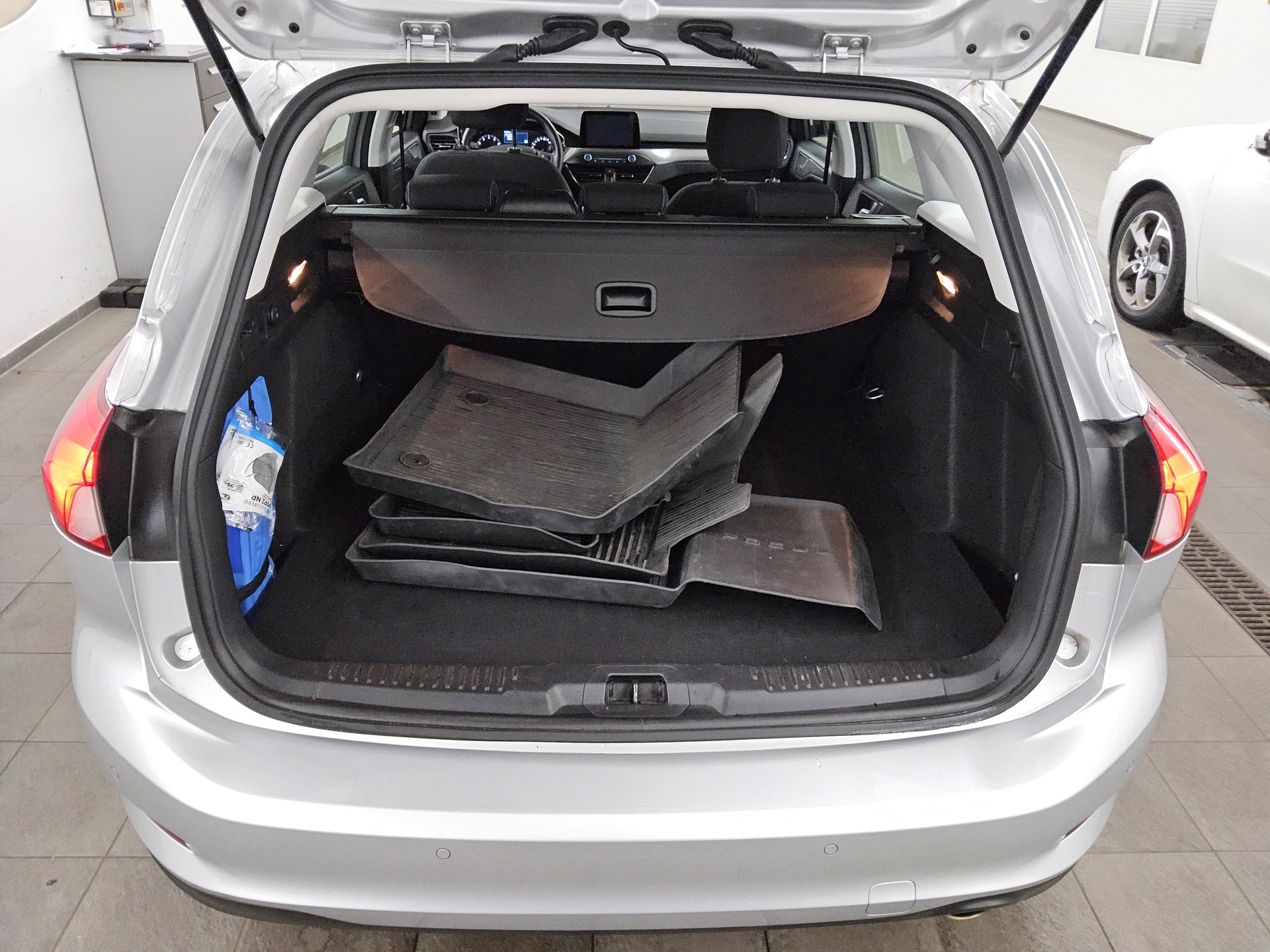 Ford Focus Turnier 1.0 EB Titanium Navi LED RFK Shz 11