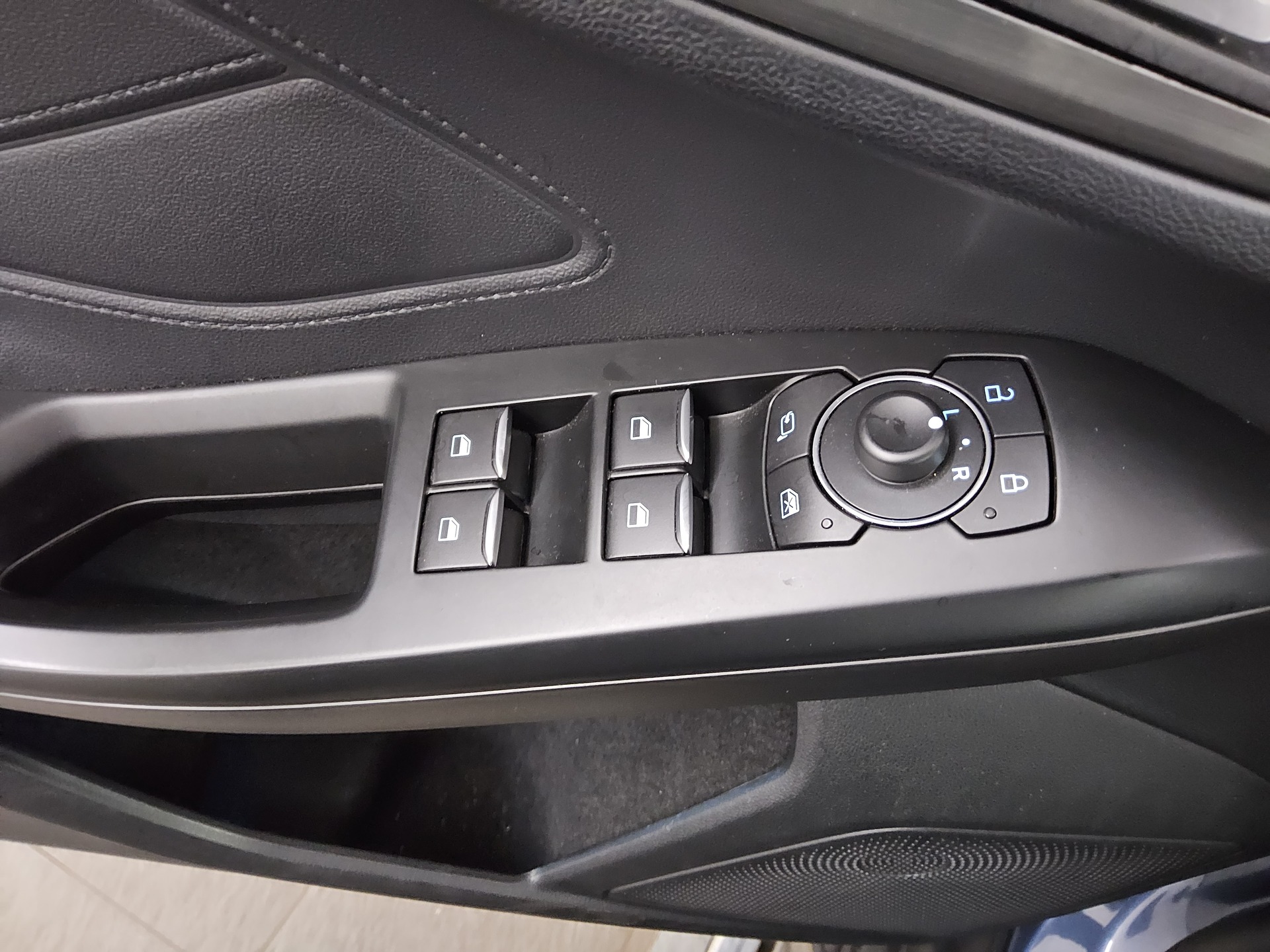 Ford Focus Turnier 1.0 EB Titanium Navi LED Kamera 9