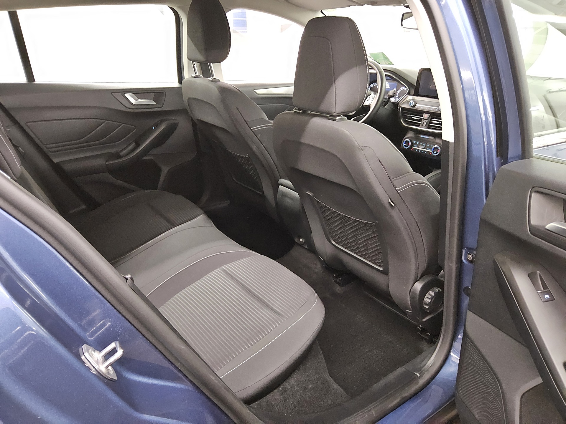 Ford Focus Turnier 1.0 EB Titanium Navi LED Kamera 13