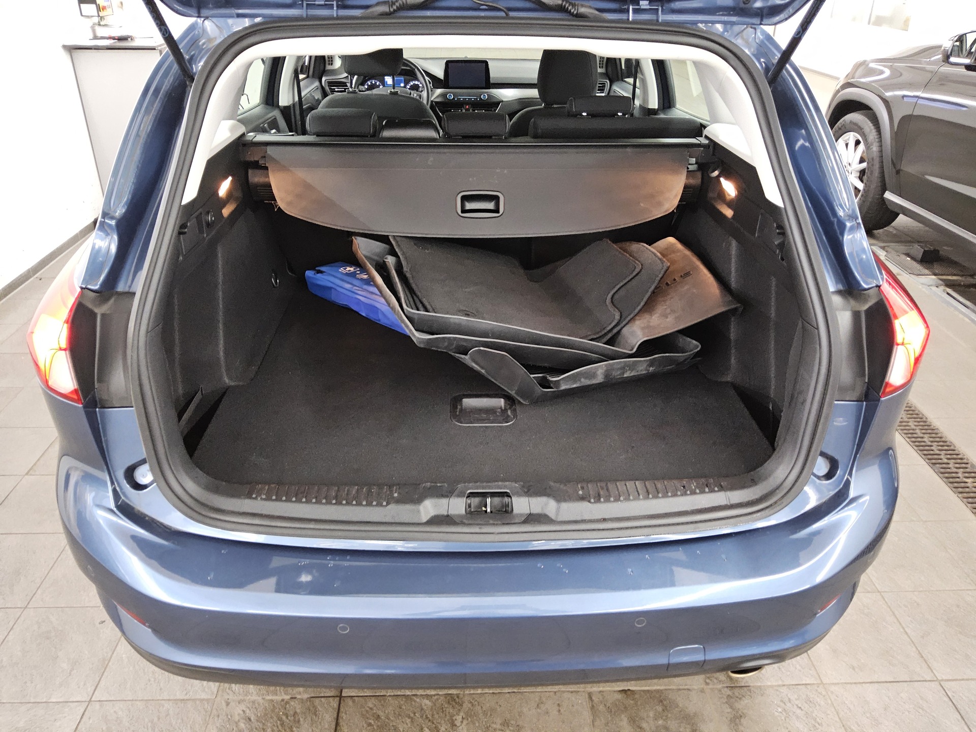 Ford Focus Turnier 1.0 EB Titanium Navi LED Kamera 11