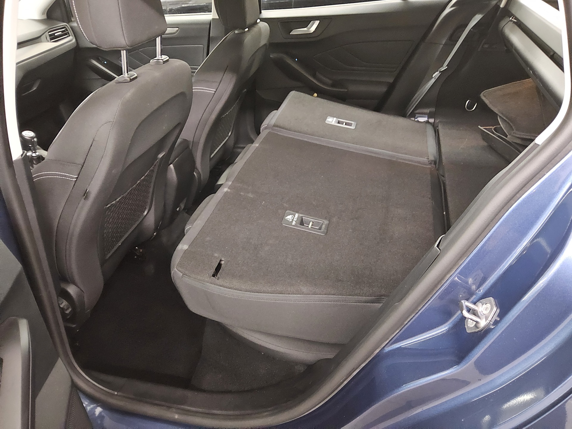 Ford Focus Turnier 1.0 EB Titanium Navi LED Kamera 12