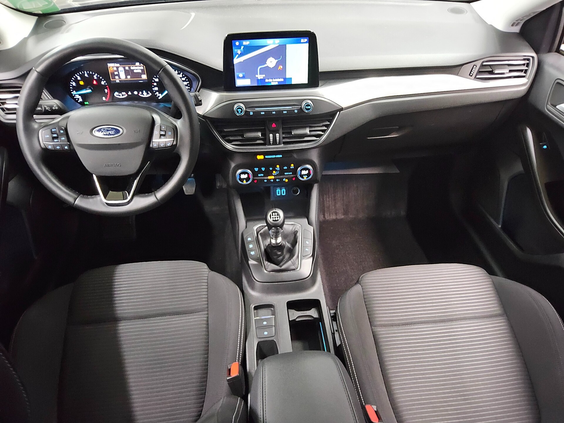 Ford Focus Turnier 1.0 EB Titanium Navi LED Tempomat 5