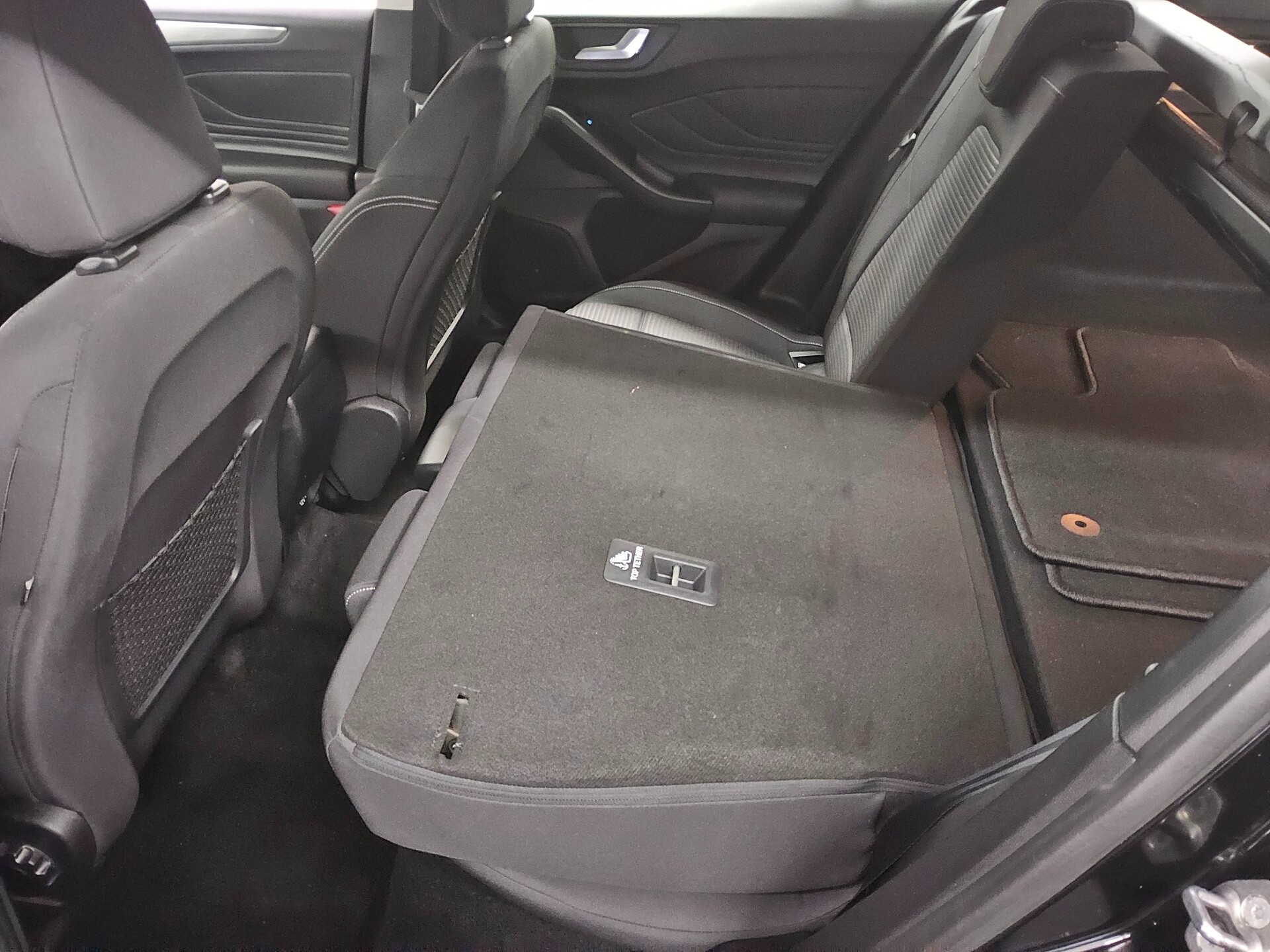 Ford Focus Turnier 1.0 EB Titanium Navi LED Tempomat 12