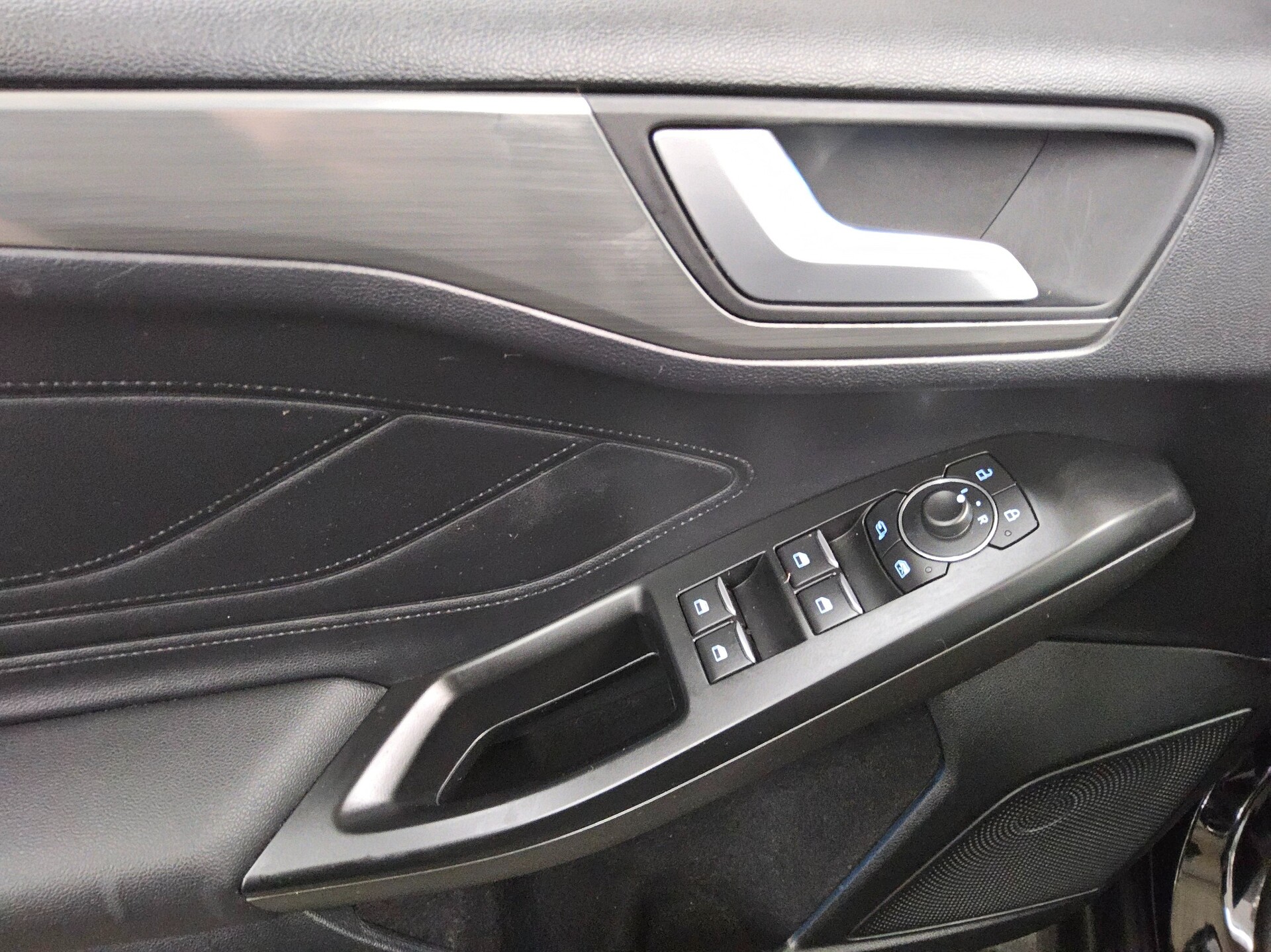 Ford Focus Turnier 1.0 EB Titanium Navi LED Tempomat 9