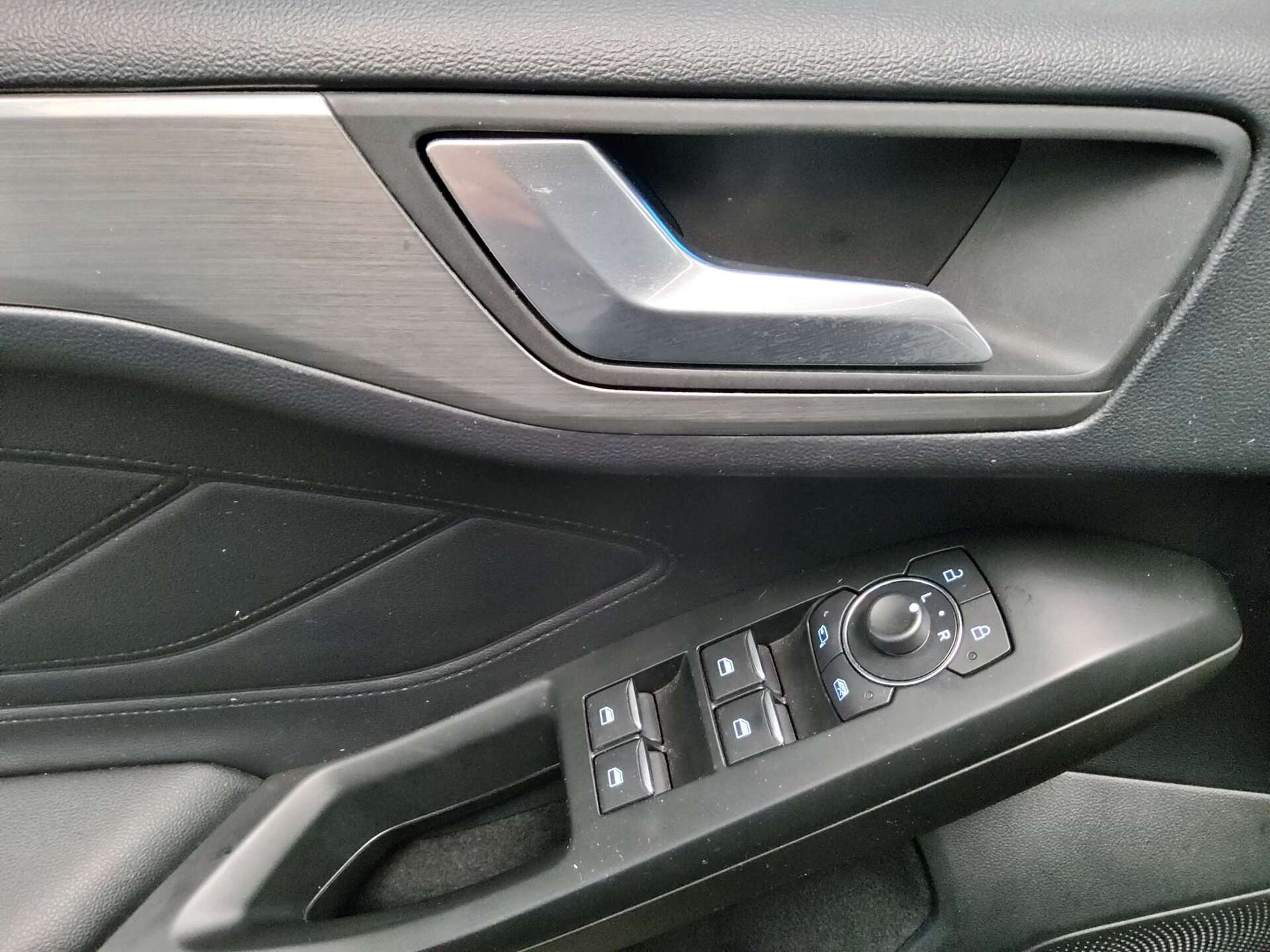 Ford Focus Turnier 1.0 EB Titanium LED Navi Tempomat 9