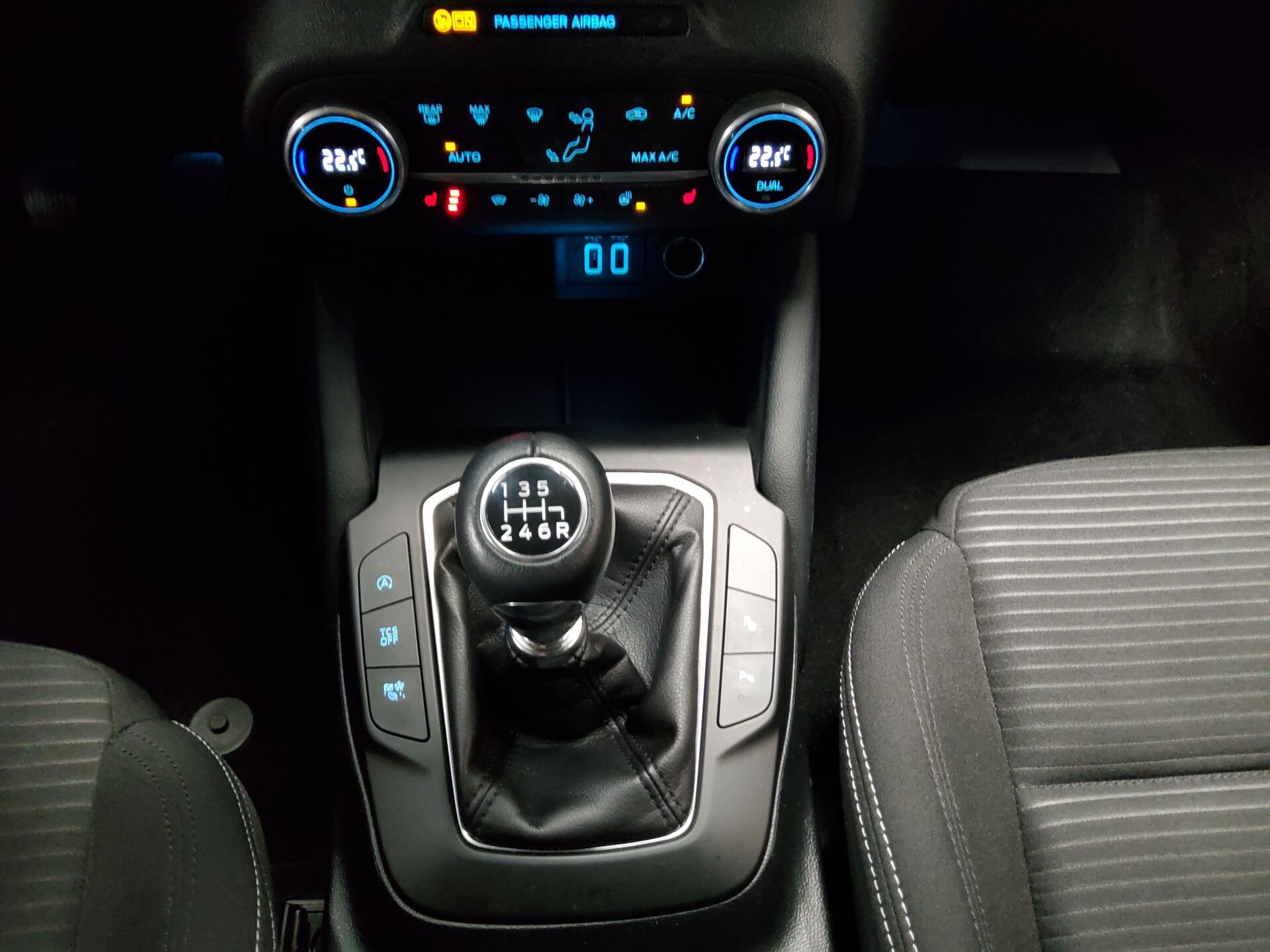 Ford Focus Turnier 1.0 EB Titanium LED Navi Tempomat 6