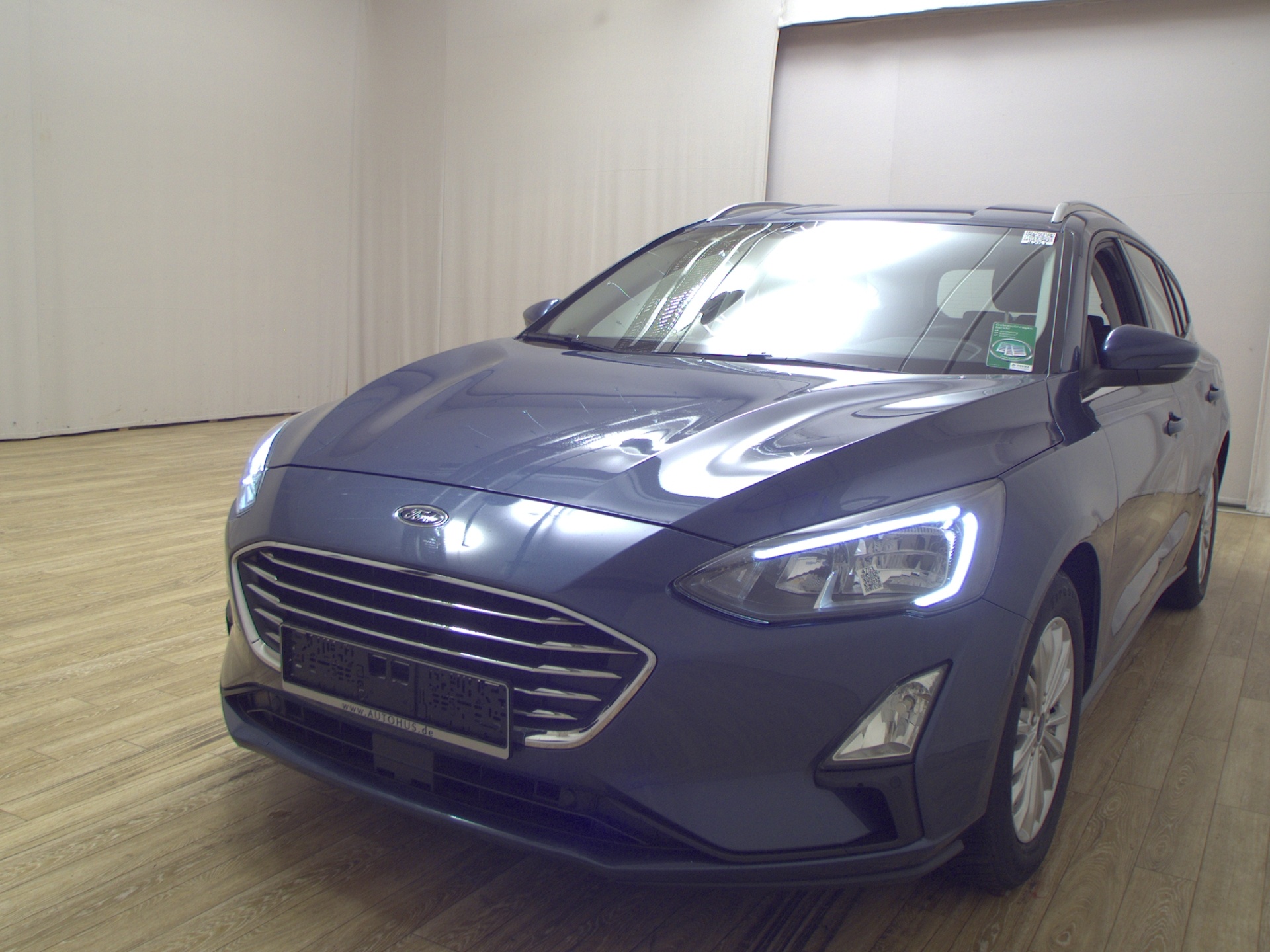 Ford Focus Turnier 1.0 EB Titanium Navi LED Tempomat 2
