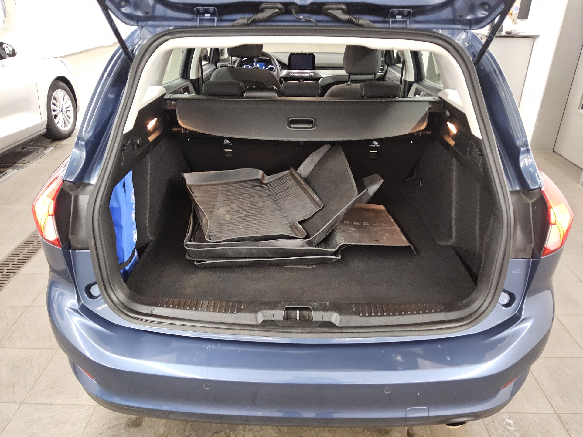 Ford Focus Turnier 1.0 EB Titanium Navi LED Tempomat 11