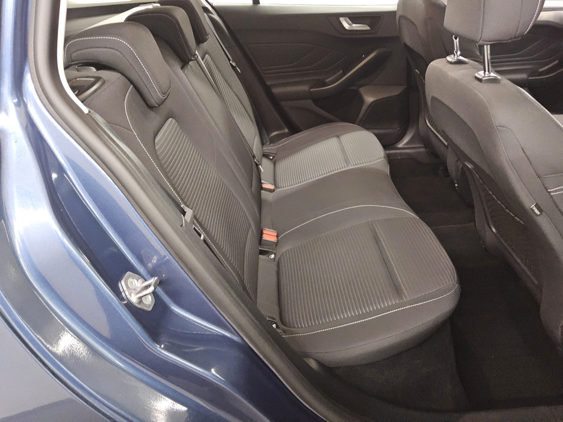 Ford Focus Turnier 1.0 EB Titanium Navi LED Tempomat 13