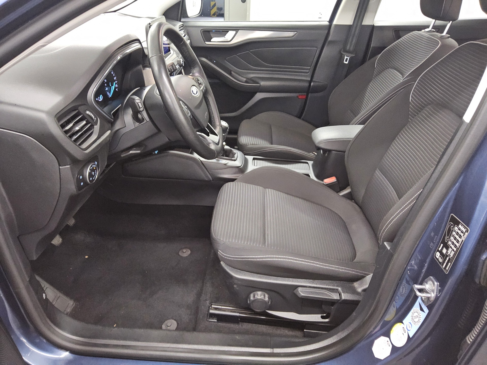 Ford Focus Turnier 1.0 EB Titanium Navi LED Tempomat 8