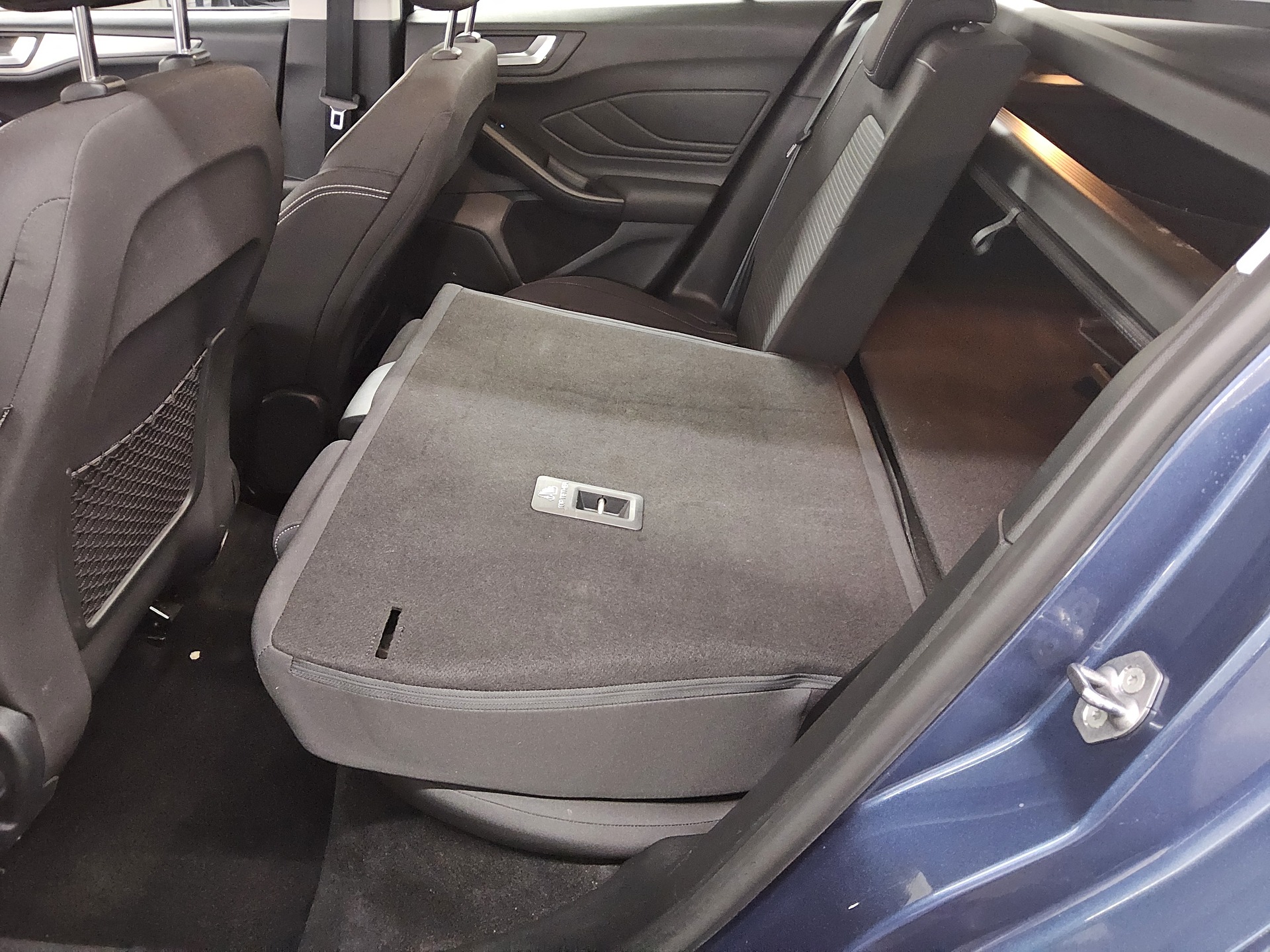 Ford Focus Turnier 1.0 EB Titanium Navi LED Tempomat 12