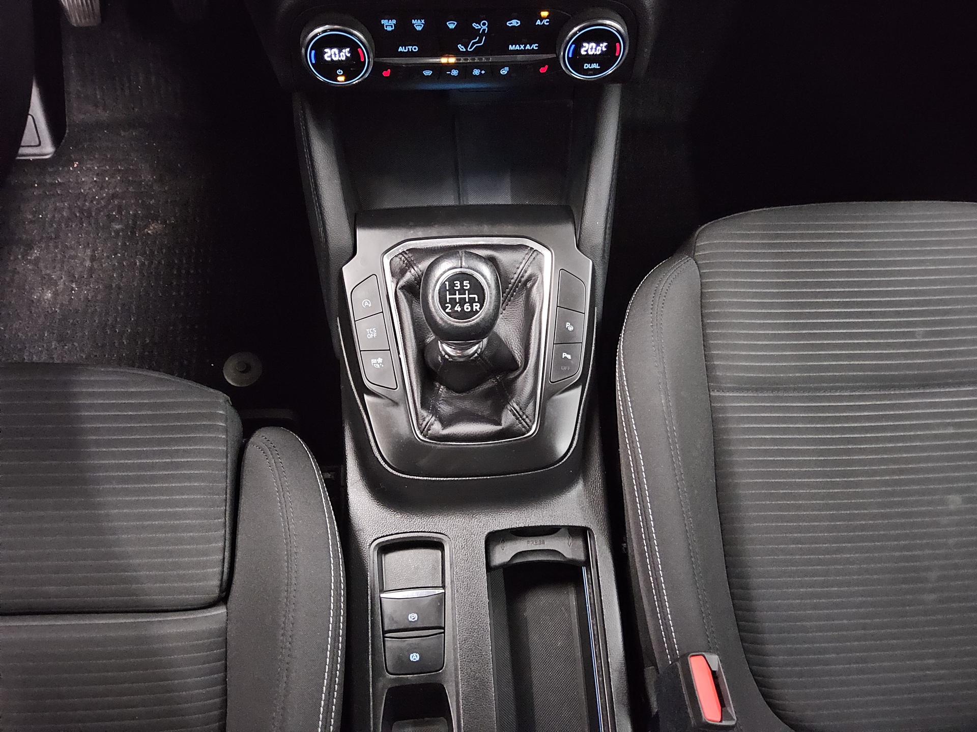 Ford Focus Turnier 1.0 EB Titanium Navi LED Shz RfK 6