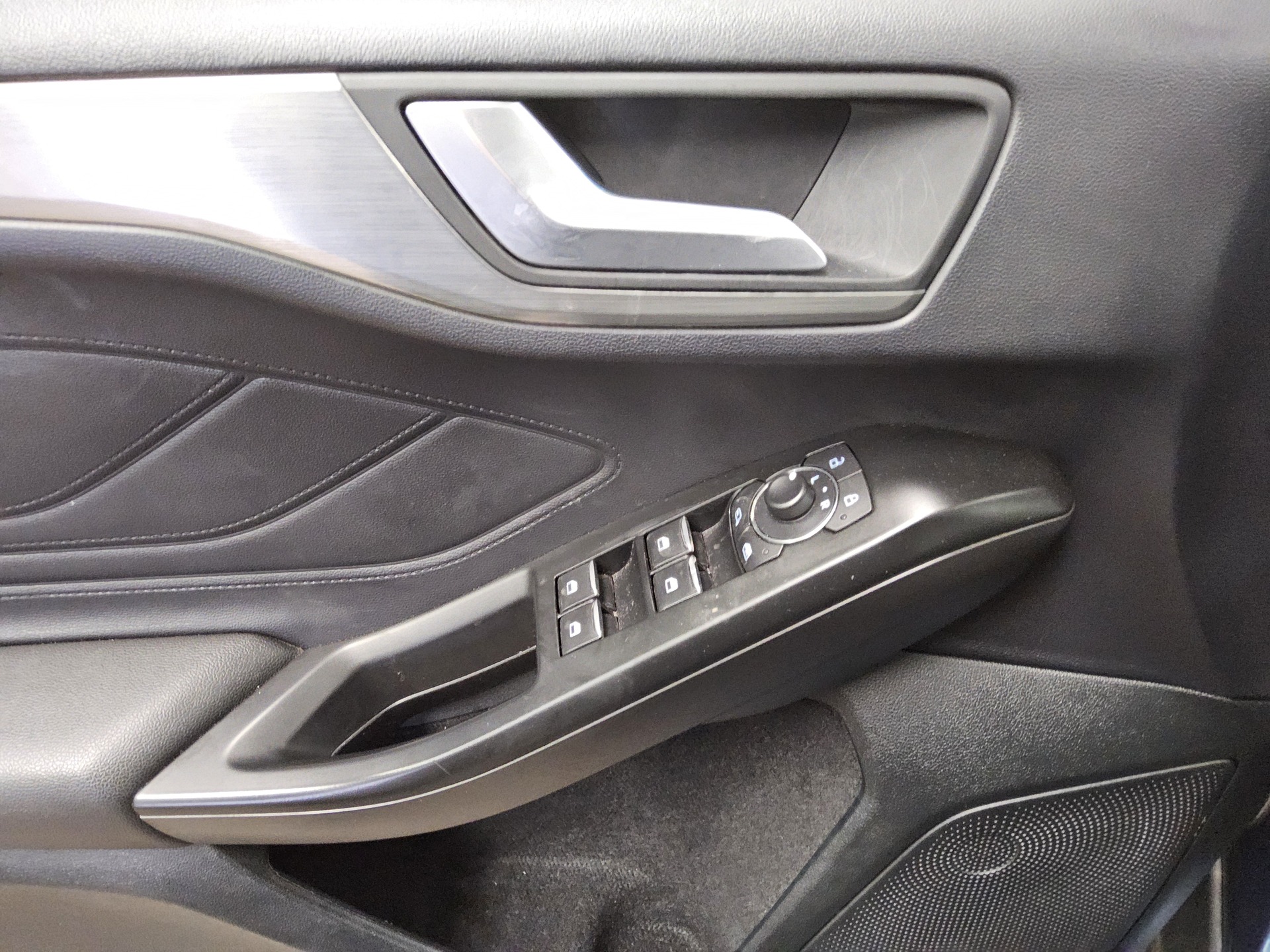 Ford Focus Turnier 1.0 EB Titanium Navi LED Shz RfK 9