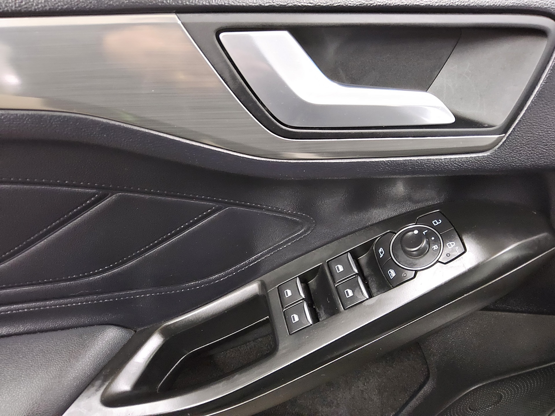 Ford Focus Turnier 1.0 EB Titanium Navi LED Shz RfK 9