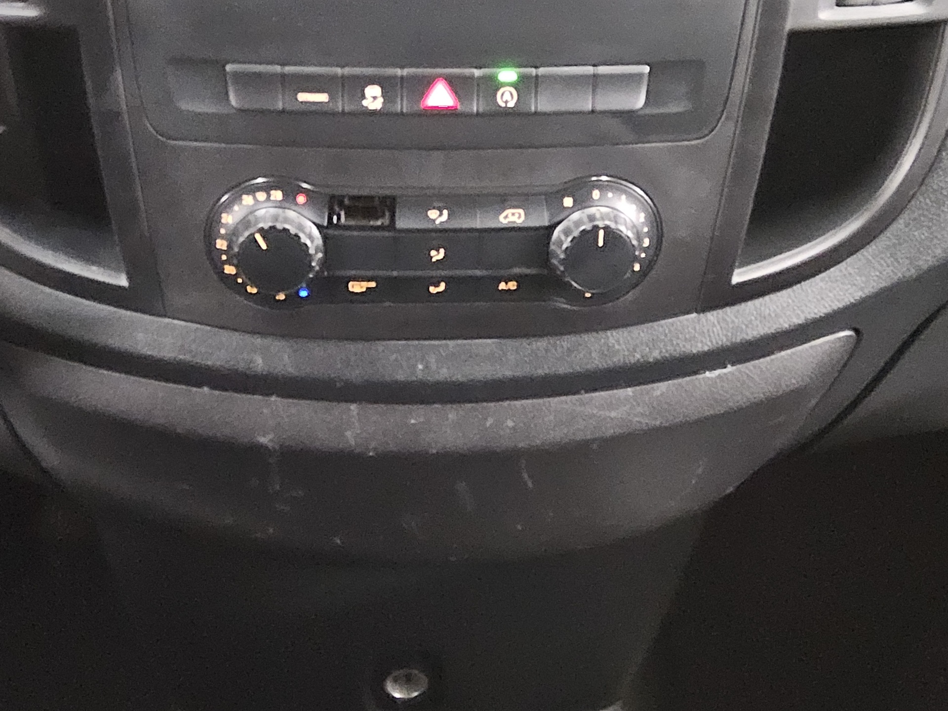 Mercedes-Benz Vito Lang CDI 4x4 Tourer Pro 8-Sitze Navi PDC 6