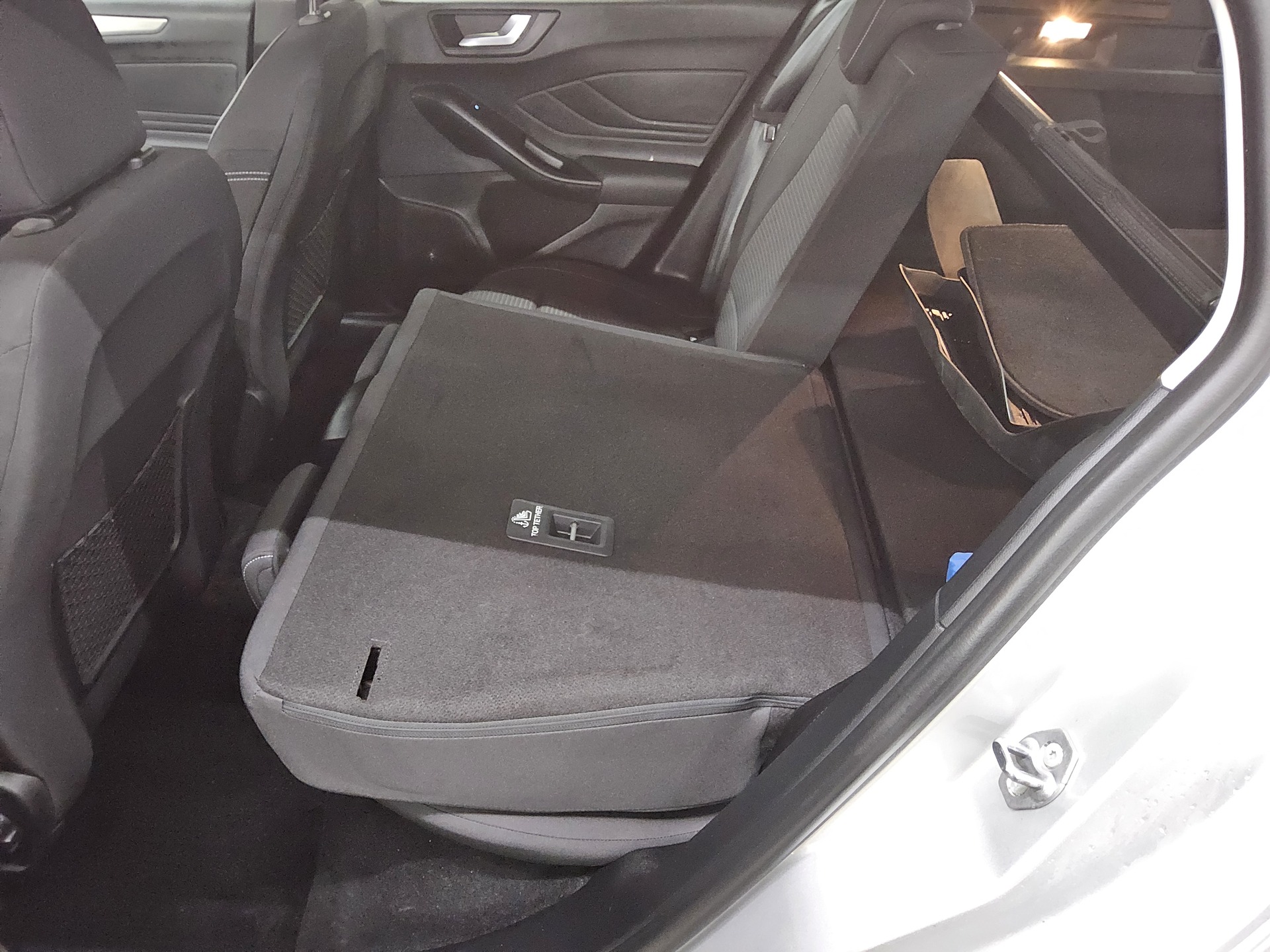 Ford Focus Turnier 1.0 EB Titanium Navi LED RFK SHZ 12