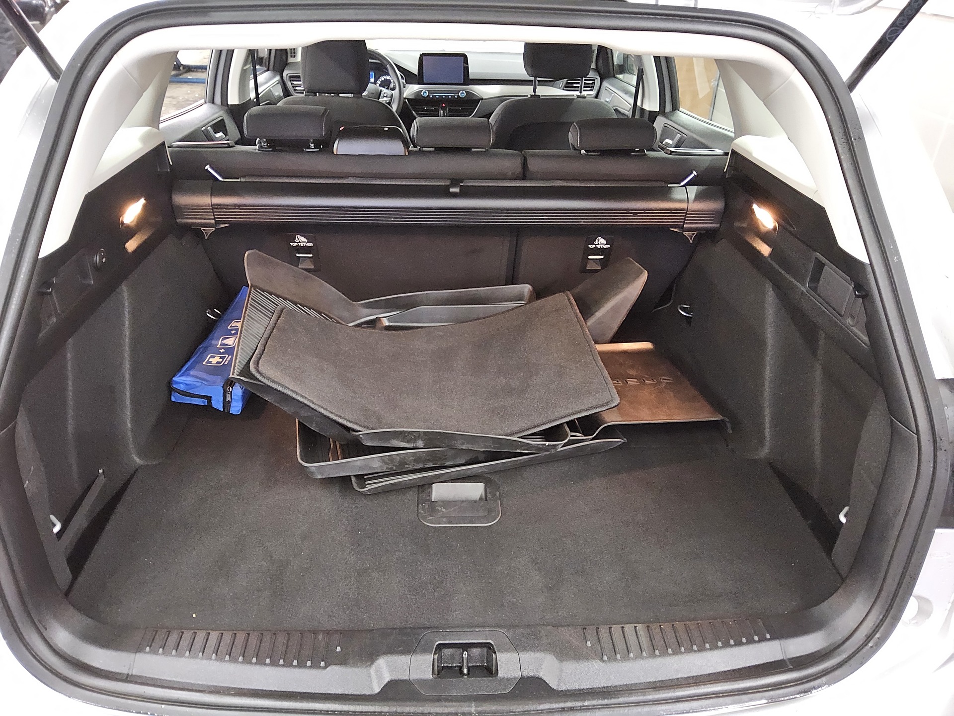 Ford Focus Turnier 1.0 EB Titanium Navi LED RFK SHZ 11