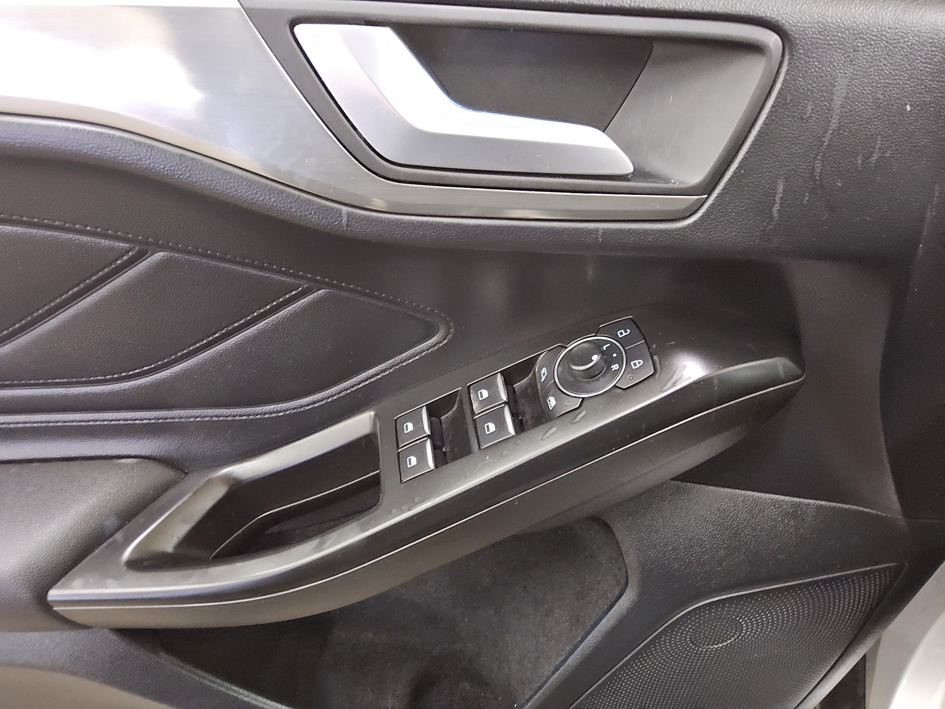 Ford Focus Turnier 1.0 EB Titanium Navi LED RFK SHZ 9