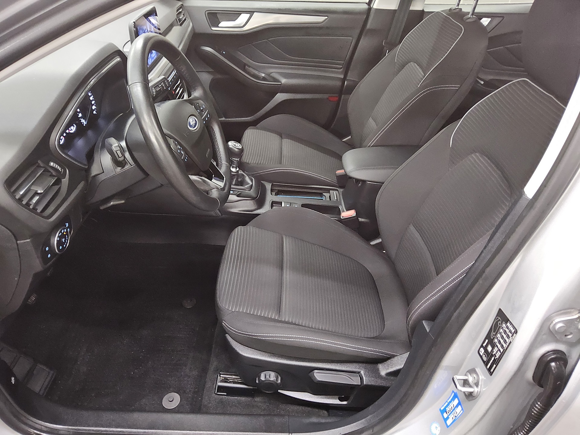 Ford Focus Turnier 1.0 EB Titanium Navi LED RFK SHZ 8