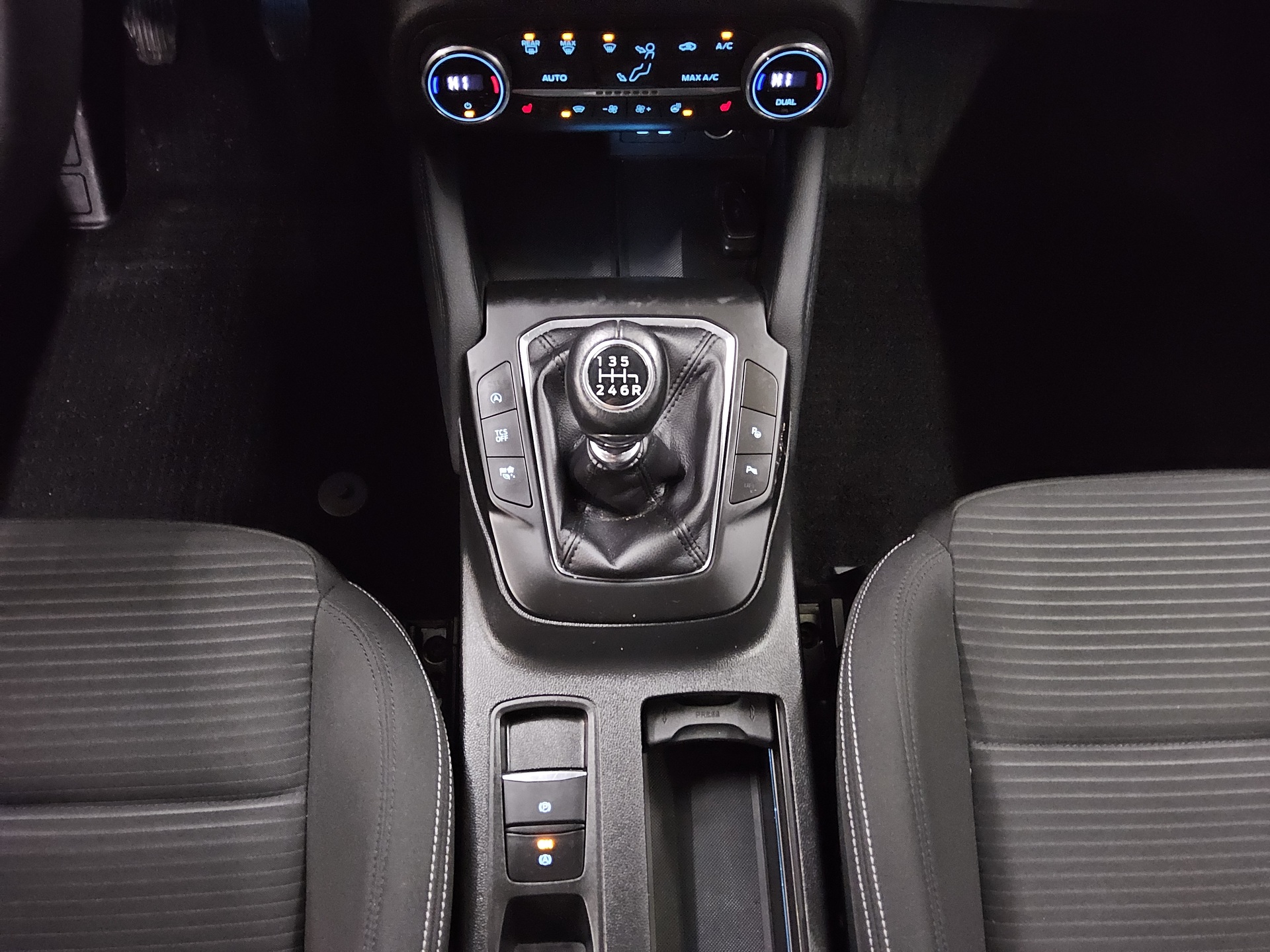 Ford Focus Turnier 1.0 EB Titanium Navi LED RFK SHZ 6