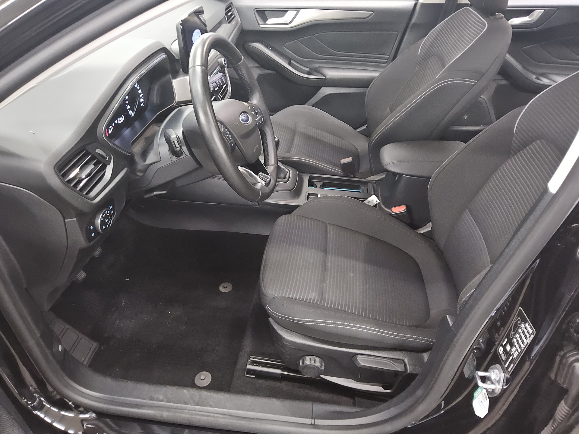 Ford Focus Turnier 1.0 EB Titanium LED Shz Navi RfK 8