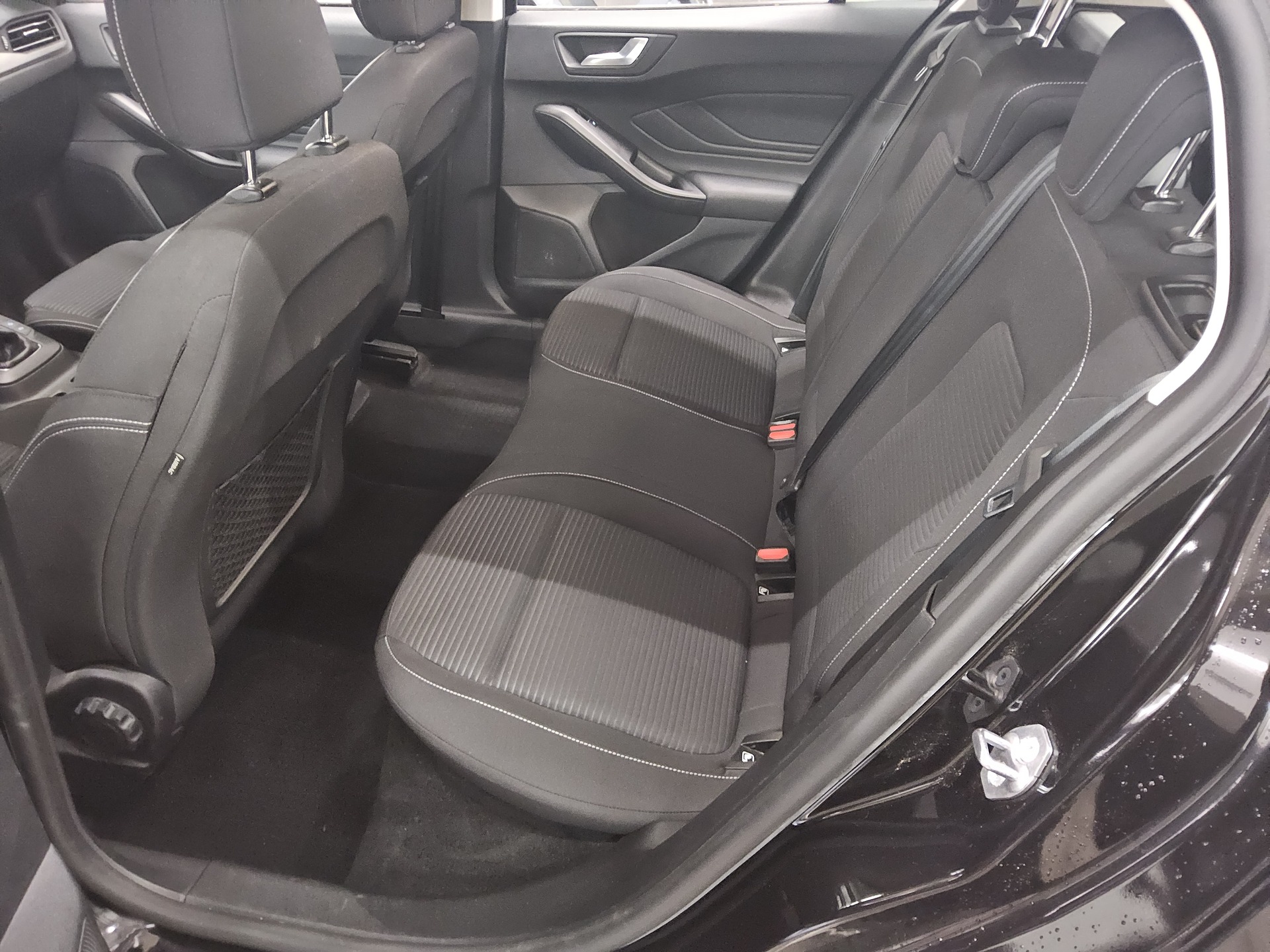 Ford Focus Turnier 1.0 EB Titanium LED Shz Navi RfK 12