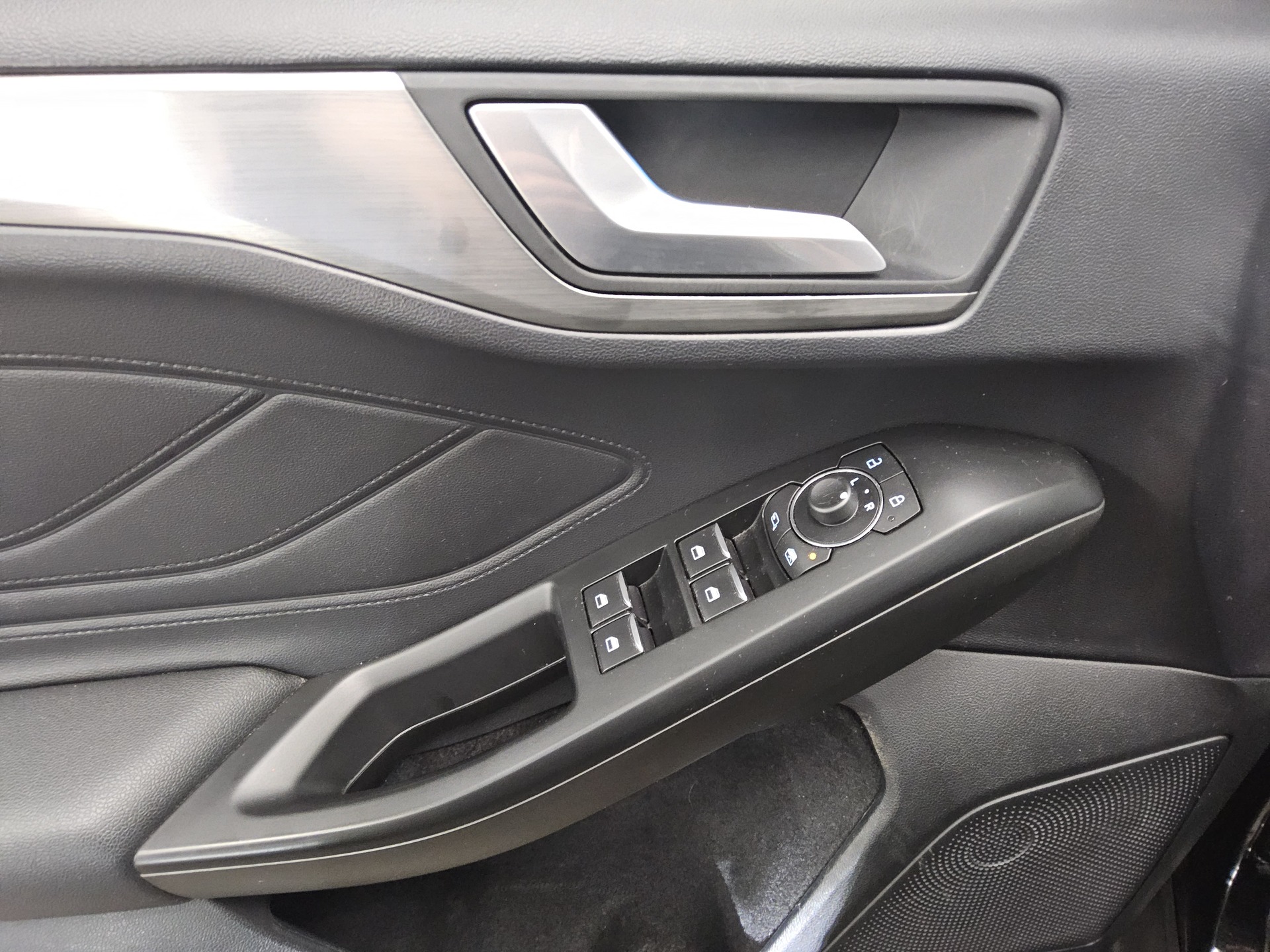 Ford Focus Turnier 1.0 EB Titanium LED Shz Navi RfK 9