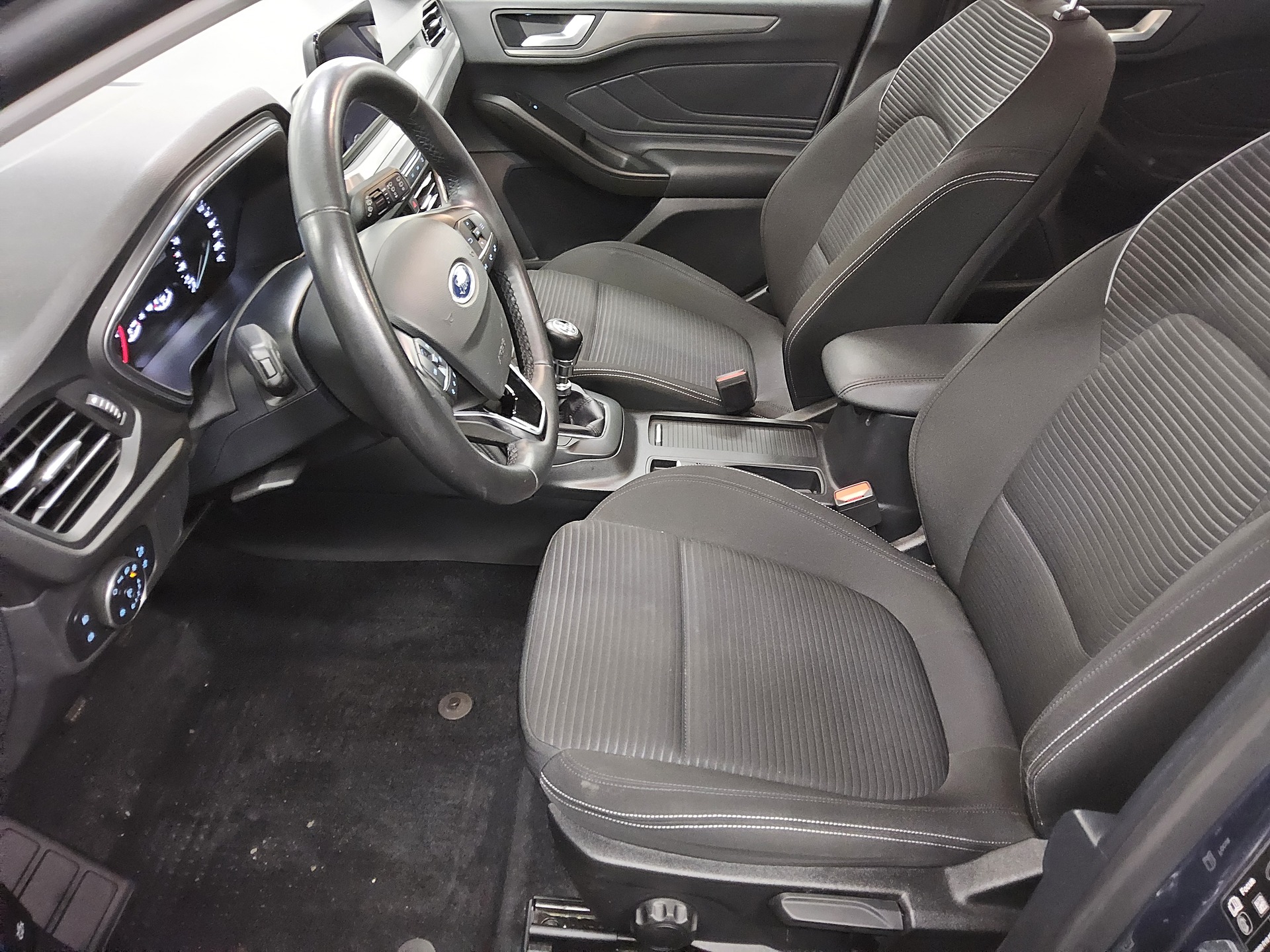 Ford Focus Turnier 1.0 EB Titanium Navi LED BLIS RFK 8