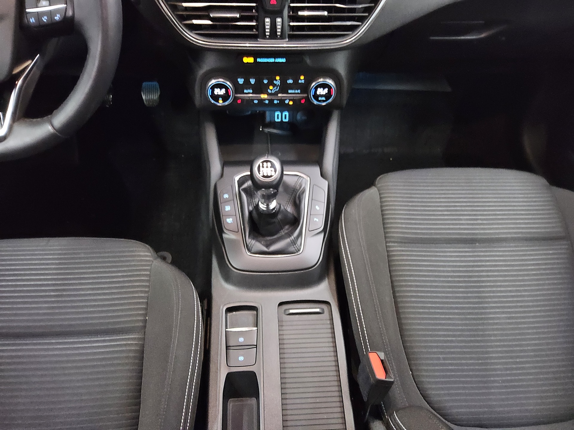 Ford Focus Turnier 1.0 EB Titanium Navi LED BLIS RFK 6