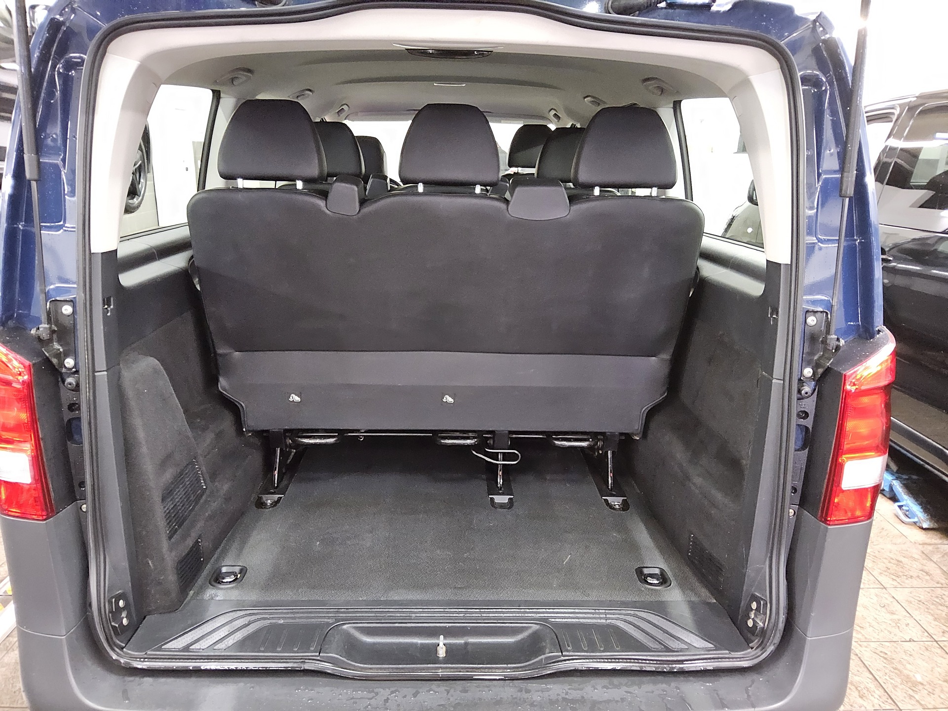 Mercedes-Benz Vito Lang CDI 4x4 8-Sitze Leder Navi RFK 10