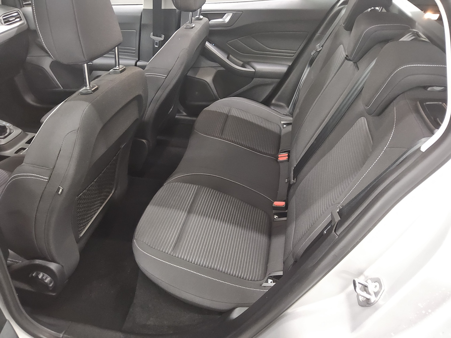 Ford Focus Turnier 1.0 EB Titanium Navi LED RfK Shz 12