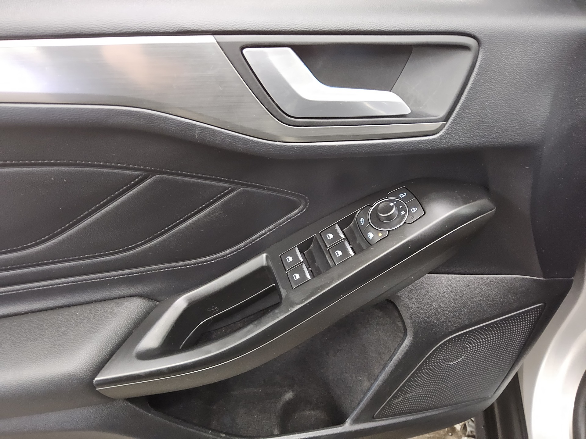 Ford Focus Turnier 1.0 EB Titanium Navi LED RfK Shz 9