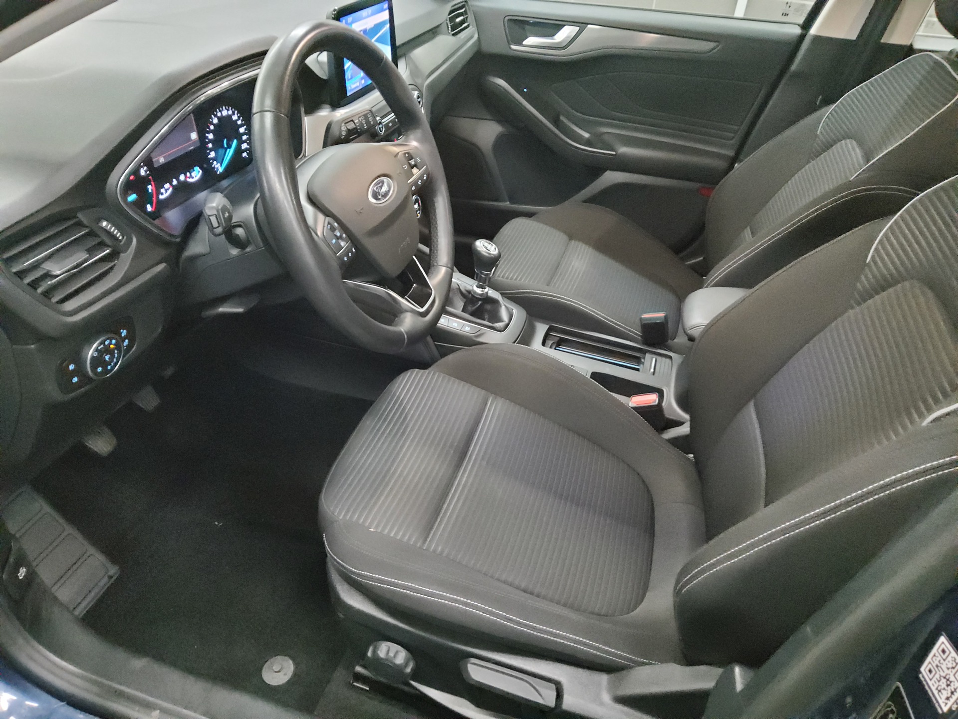 Ford Focus Turnier 1.0 EB Titanium Navi LED RfK Shz 8