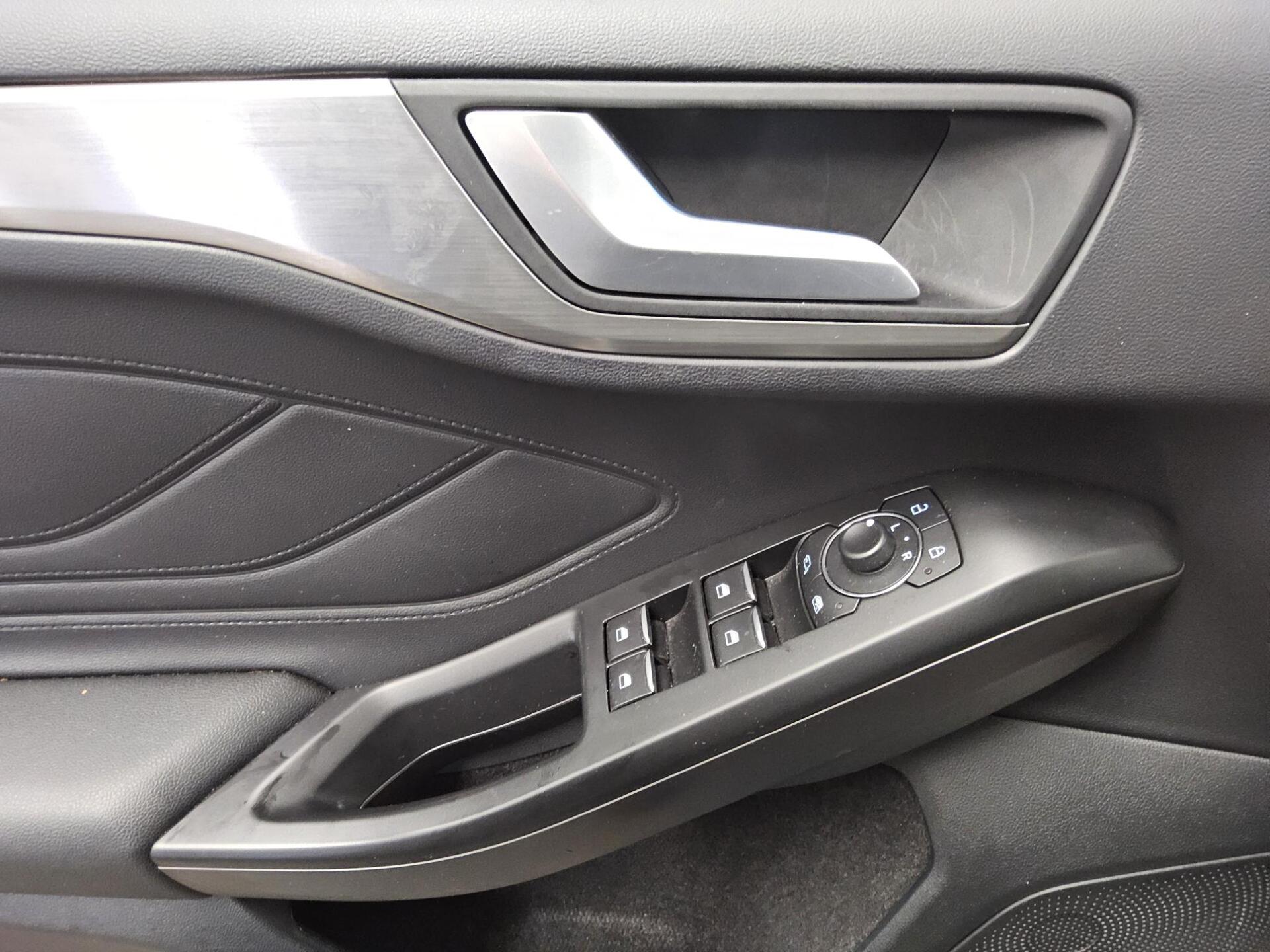 Ford Focus Turnier 1.0 EB Titanium Navi LED Shz RFK 9