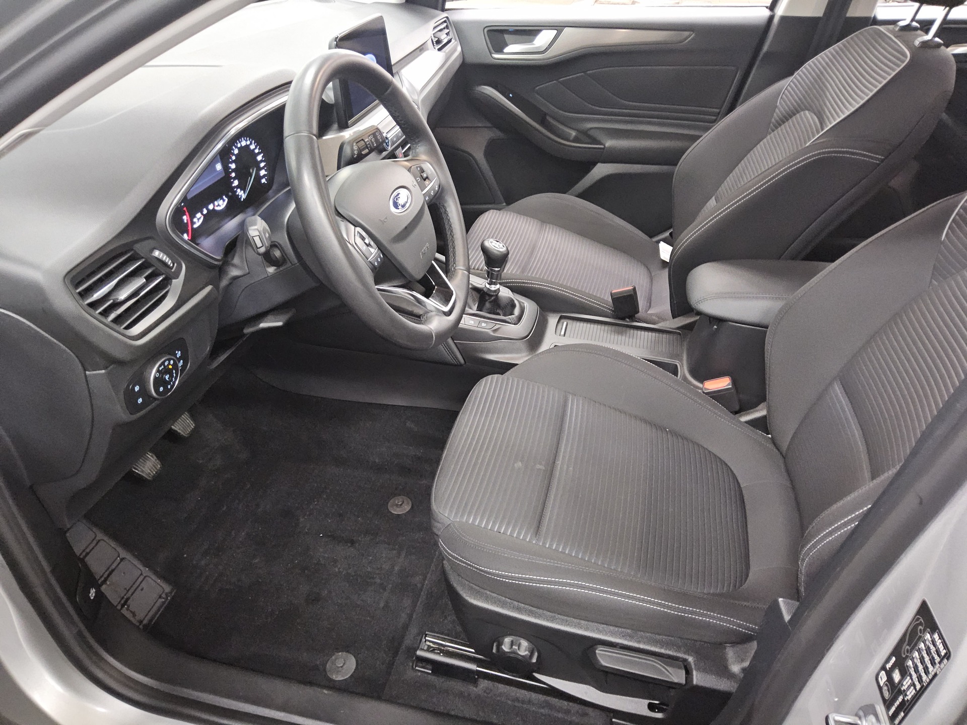 Ford Focus Turnier 1.0 EB Titanium Navi LED RfK Shz 8